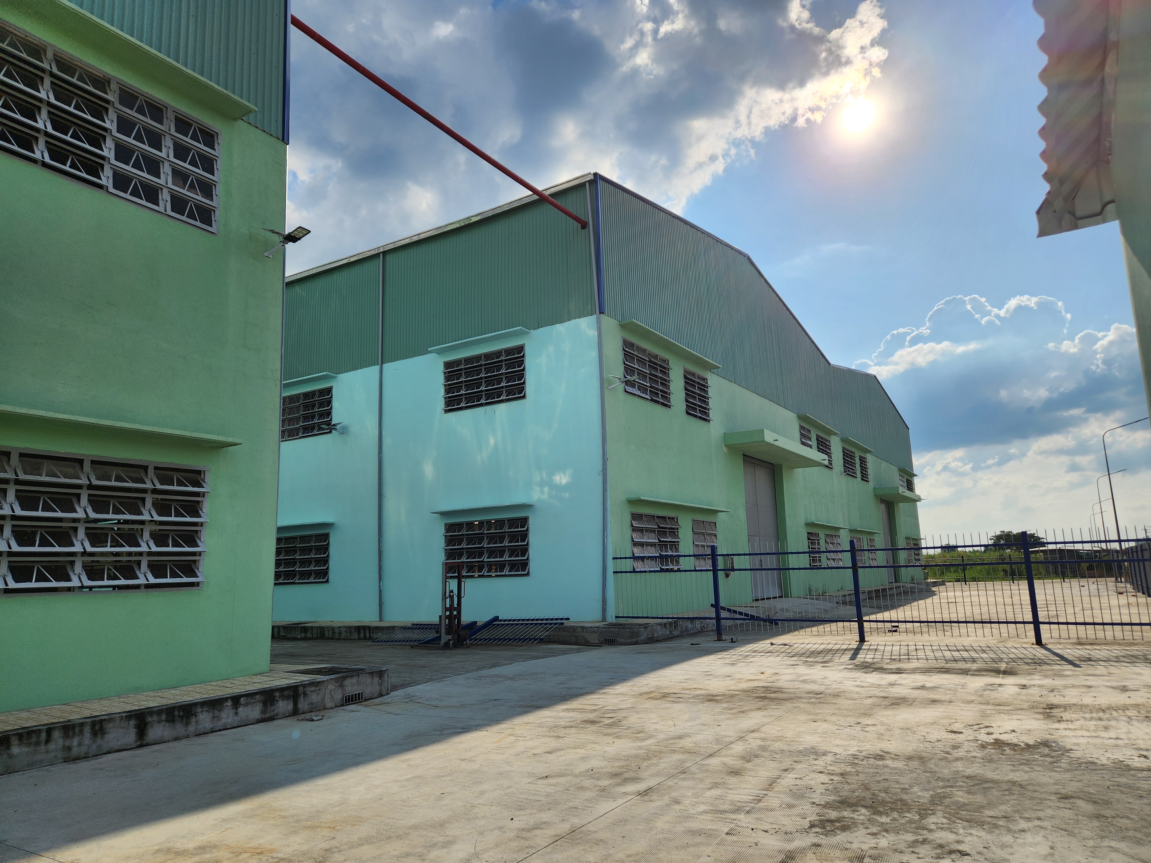 Cho Thuê Kho Xưởng Bến Lức, Long An - Diện Tích Khuôn Viên: 16.000m2 - Nhà Xưởng: 10.000m2 . - Giá: 2.7 usd /mĐt: 0902.113.578  