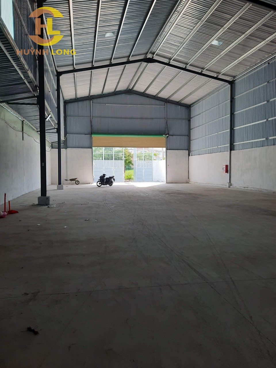 Cho thuê kho xưởng đường Hồ Văn Long, Bình Tân. - Diện tích: 2.200m2 - Giá :  130 triệu/tháng - Liên hệ 0902.113.578 