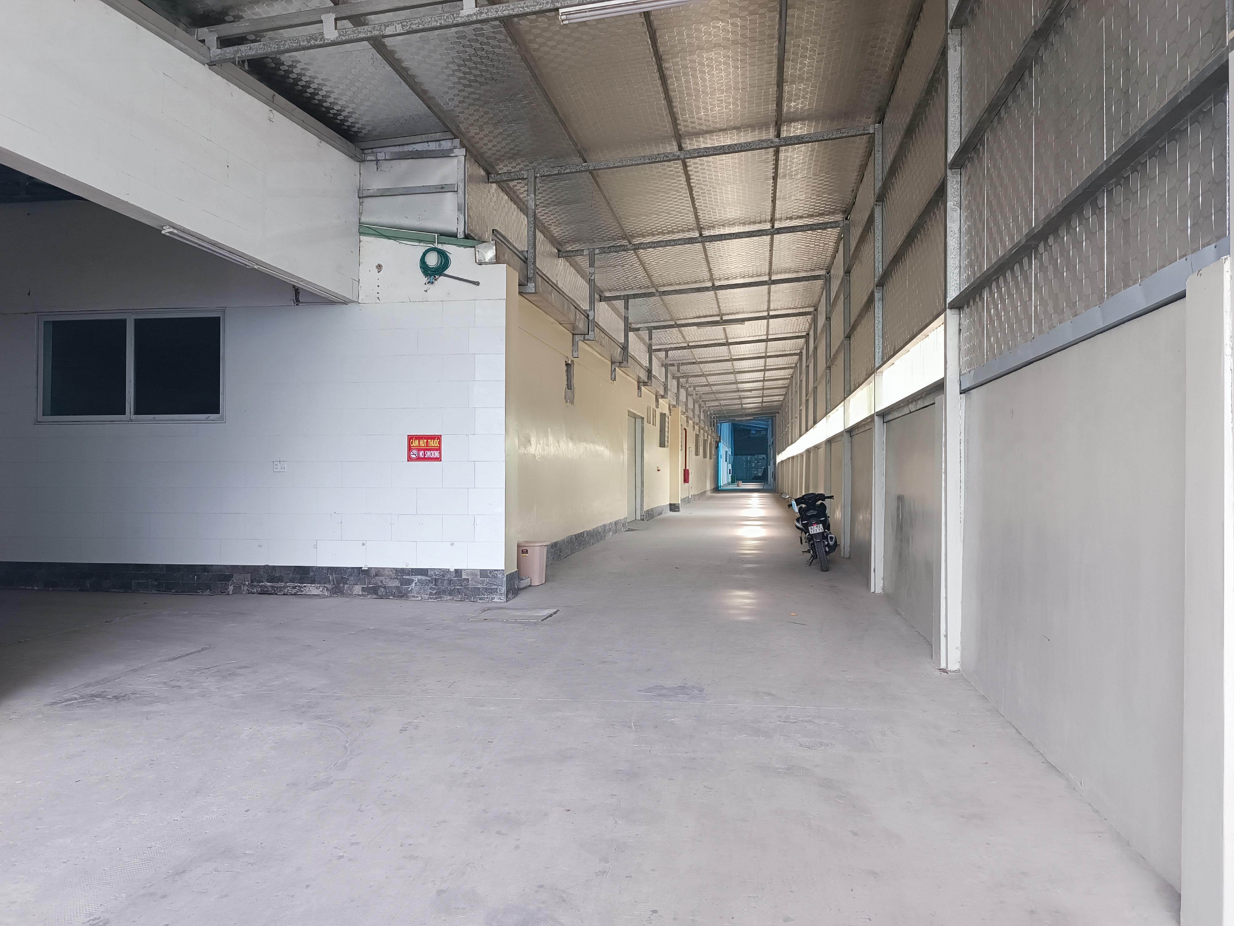            Cho thuê kho xưởng Đức Hoà, Long An -DTXD: 7500 m2  - Giá: 3,8 usd/m2 - Liên hệ 0902.113.578 