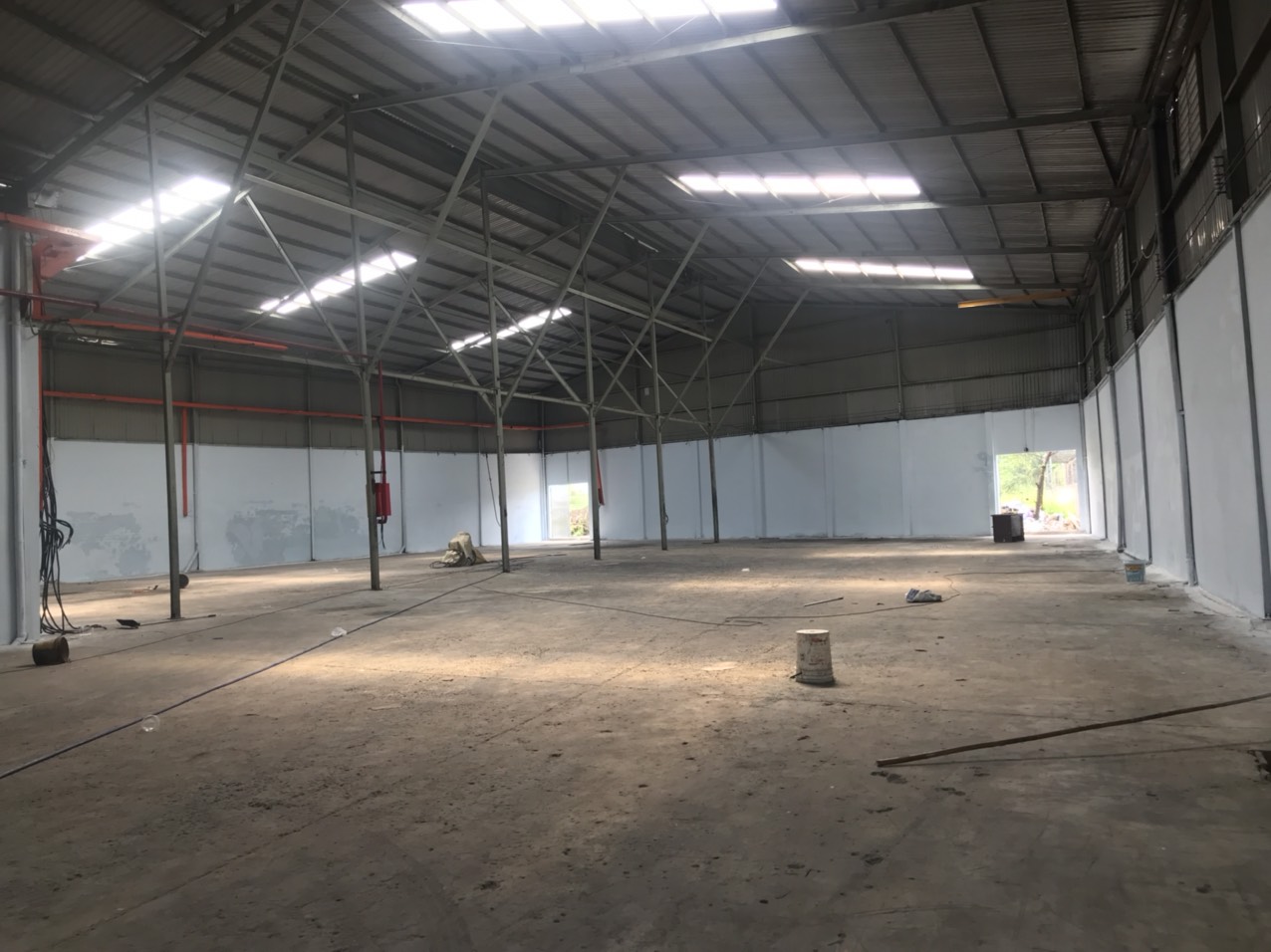        Cho thuê kho xưởng đường Tỉnh lộ 825, Đức Hoà, Long An - Diện tích: 2400m2 - Giá: 50k/m2/ tháng - Liên hệ 0902.113.578 