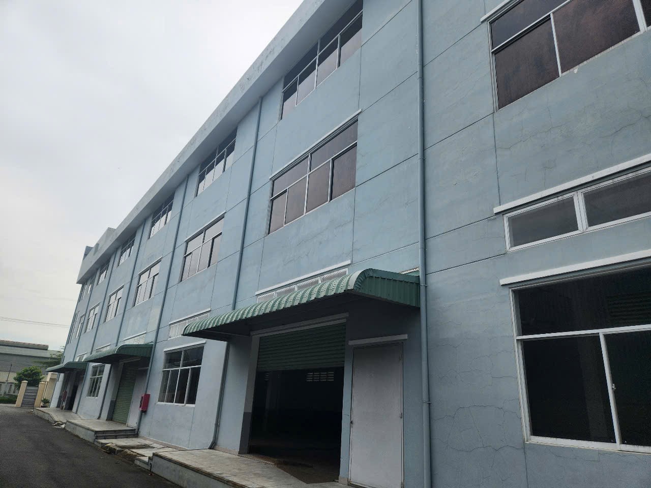 Cho thuê kho xưởng khu may cụm CN Lợi Bình Nhơn. Long An - Nhà xưởng: 3.900m2 - Giá: 78 nghin/m xưởng 