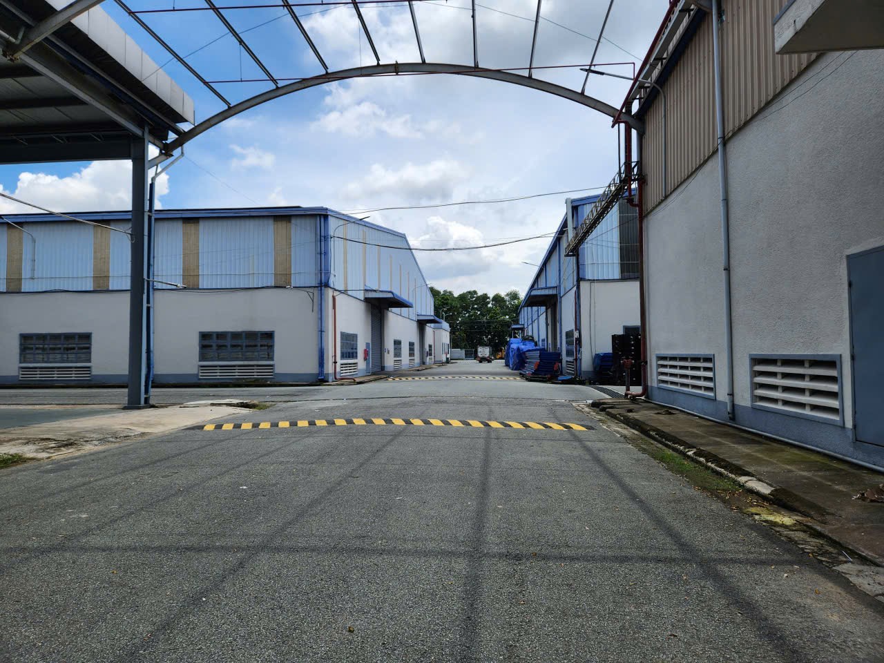 Cho thuê kho xưởng khu CN Vĩnh Lộc.  - Xưởng đang trống: 1.300m, 3.100m, 3.700m và 6.800m 