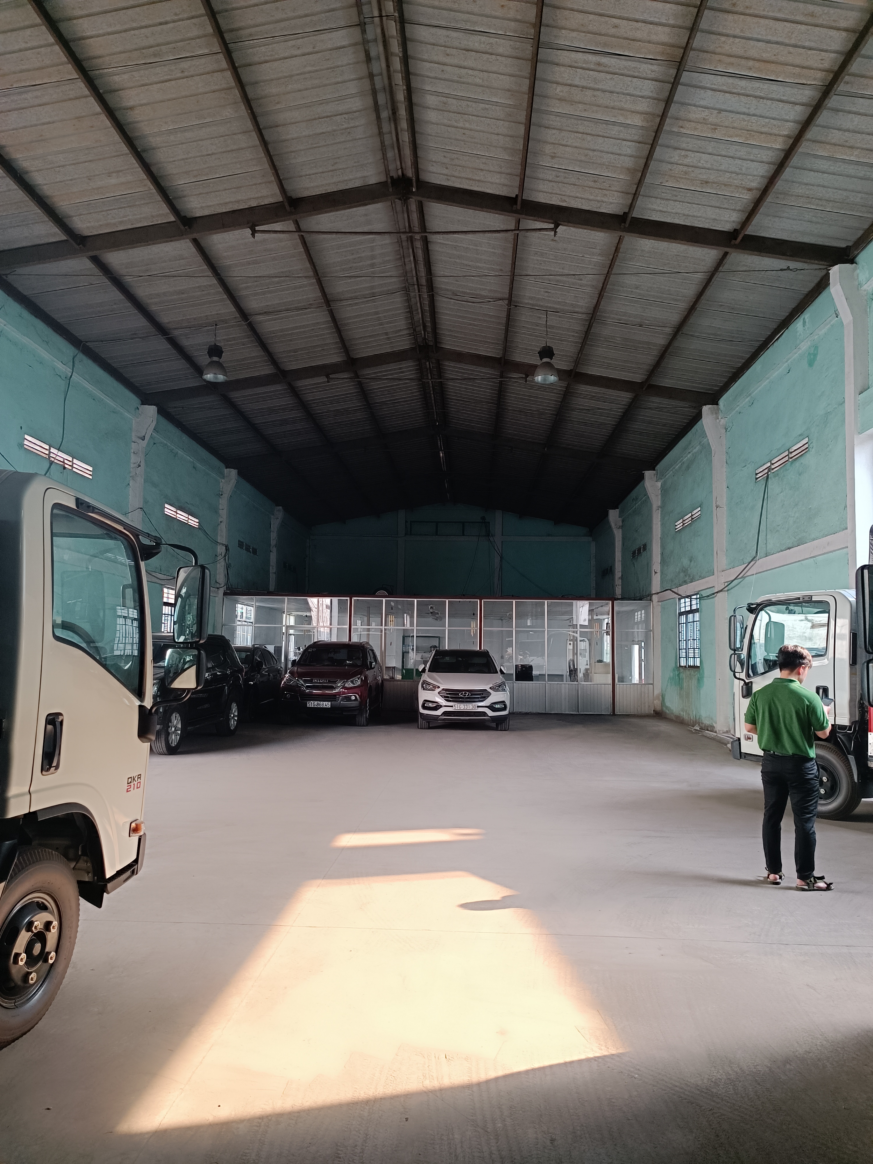     Cho thuê kho xưởng đường Ql 1A, Quận 12 - Diện tích: 2200m2 - Giá : 90k/m2 - Liên hệ 0902.113.578 