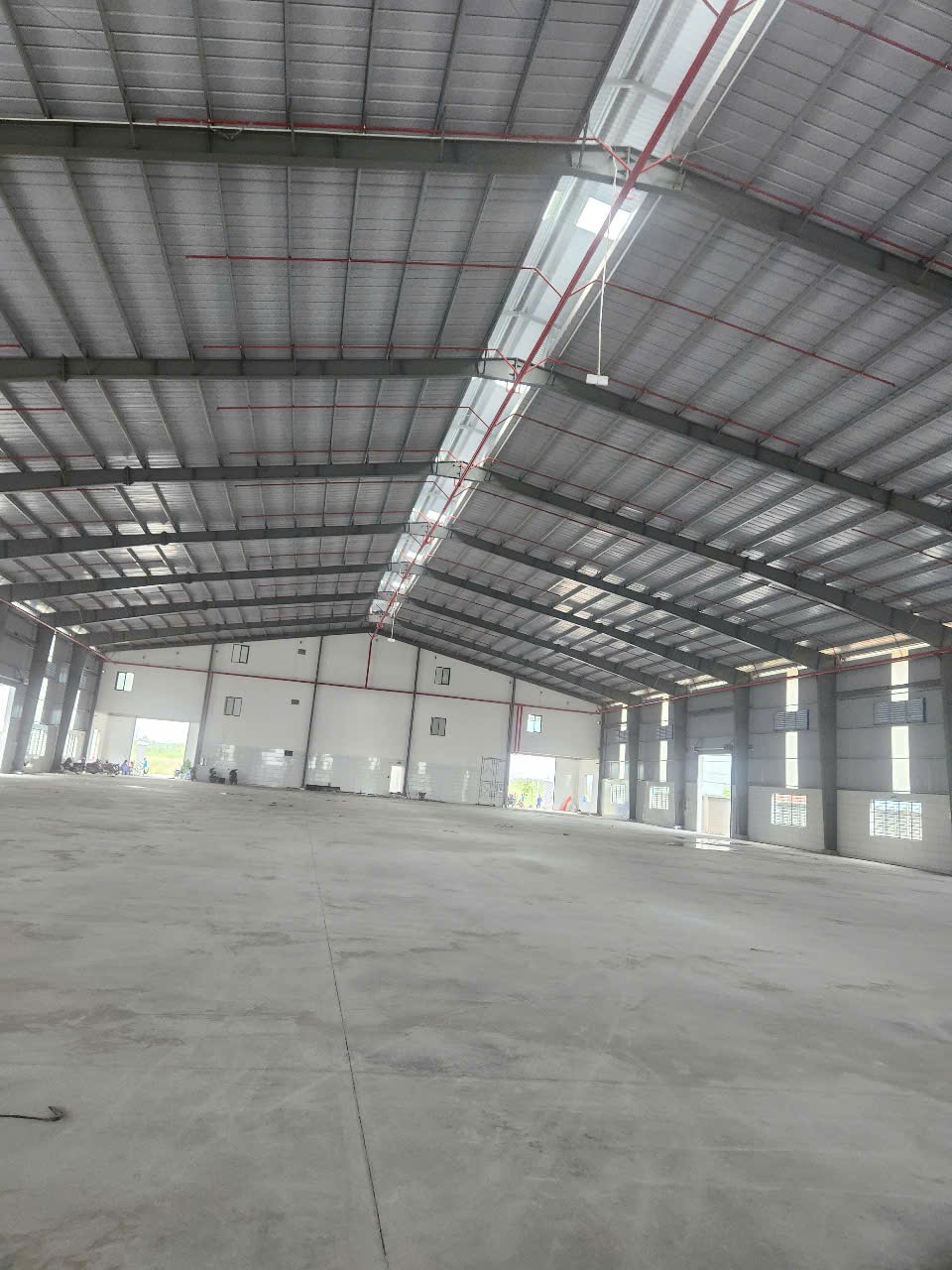 Cho thuê kho xưởng khu CN Hải Sơn, Long An - Diện tích khuôn viên: 9.000m - Nhà xưởng: 6.000m2 - Giá: 90 nghin/m xưởng 