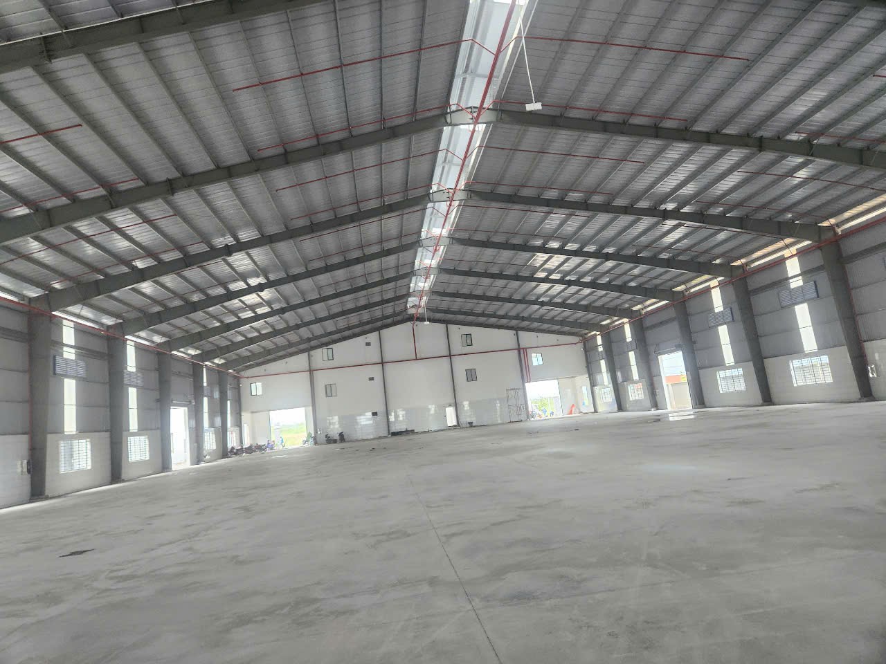 Cho thuê kho xưởng khu CN Hải Sơn, Long An - Diện tích khuôn viên: 9.000m - Nhà xưởng: 6.000m2 - Giá: 90 nghin/m xưởng 