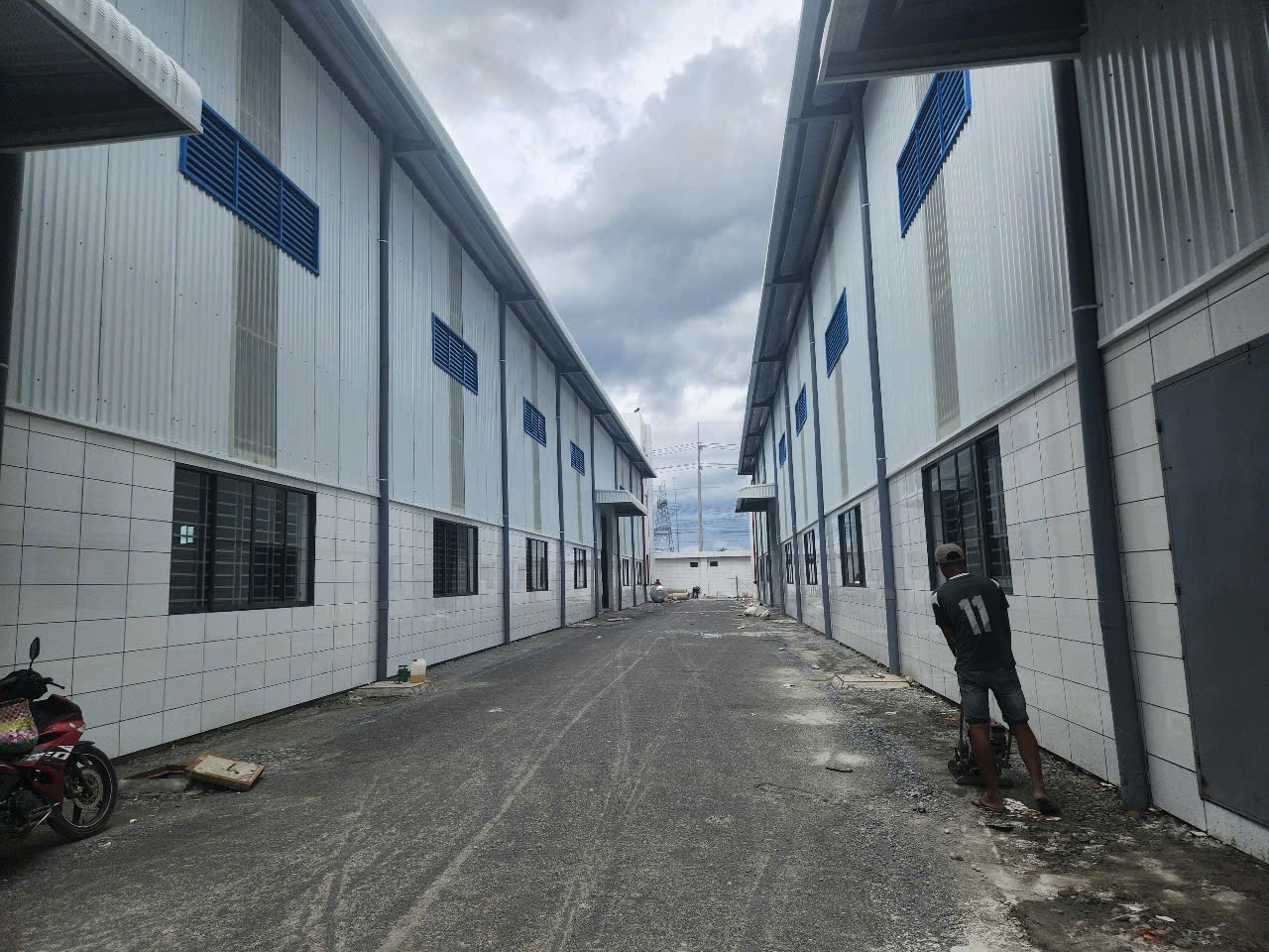 Cho thuê kho xưởng khu CN Hải Sơn, Long An - Diện tích khuôn viên: 9.000m - Nhà xưởng: 6.000m2 - Giá: 90 nghin/m xưởng 