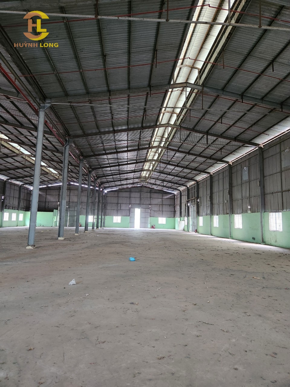 Cho thuê kho xưởng Bến Lức, Long An - Diện tích khuôn viên: 10.000m2 - Nhà xưởng : 2.000m2 - Giá 50 nghìn/m2 - Đt: 0902.113.578