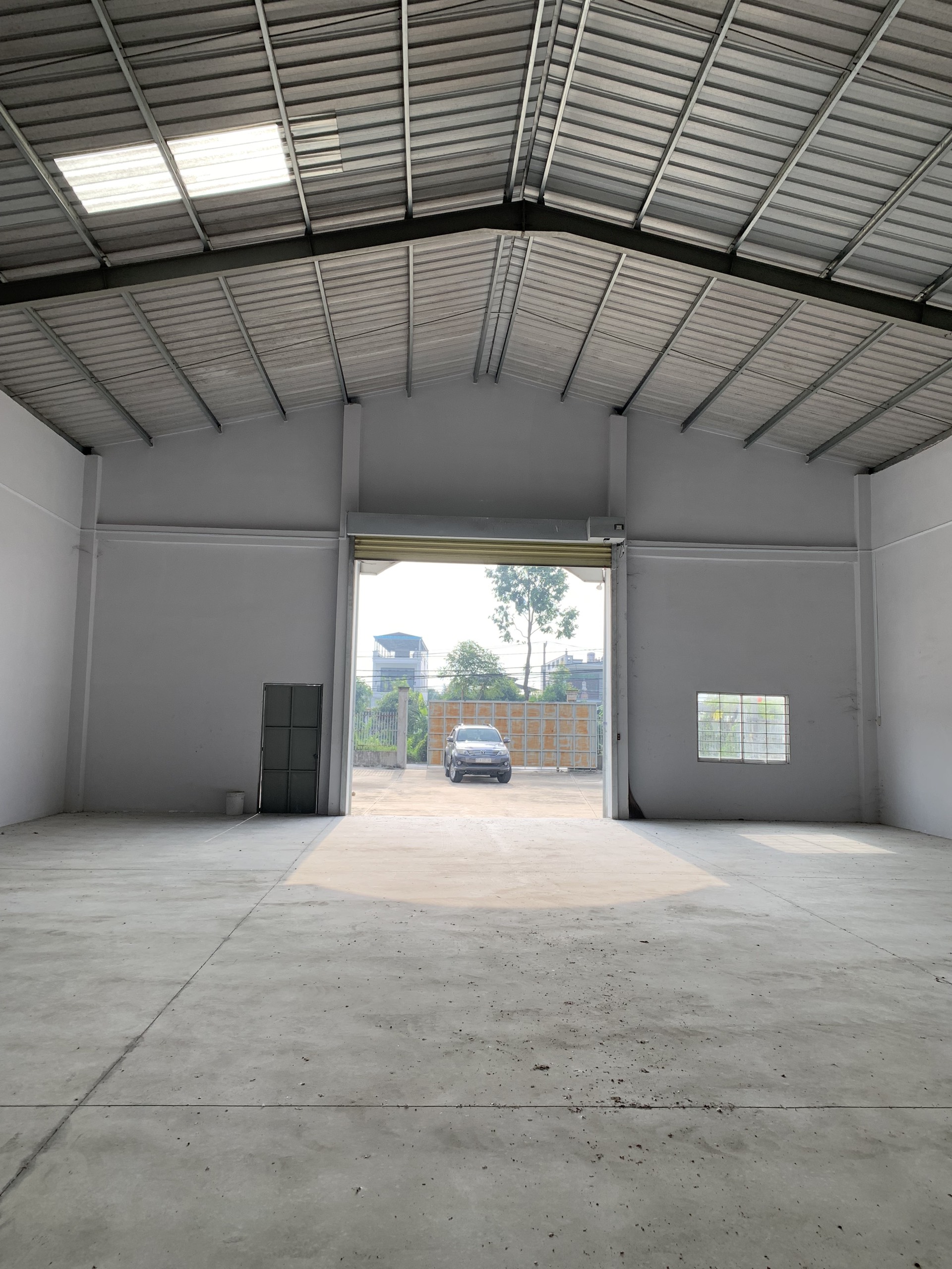        Cho thuê kho xưởng Lê Minh Xuân, Bình Chánh - Dt Tổng: 1300m2 - Xưởng: 350m2 - Giá : 25 triệu/tháng  - Liên hệ 0902.113.578 