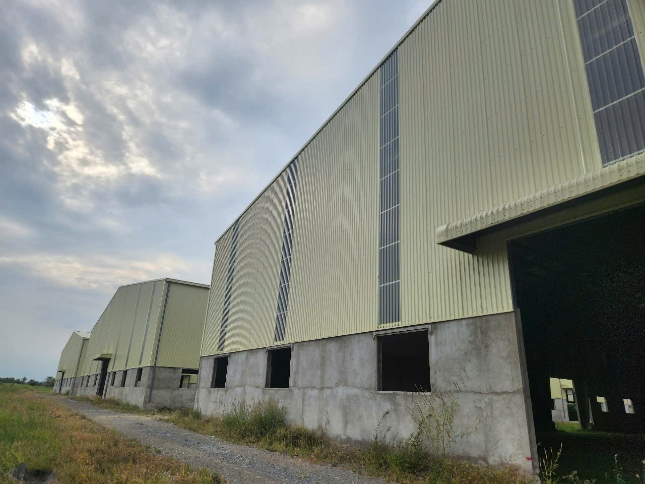 Cho thuê kho xưởng Bến Lức. Long An. - diện tích: 15.000m - Giá 70 nghìn/m²/xưởng