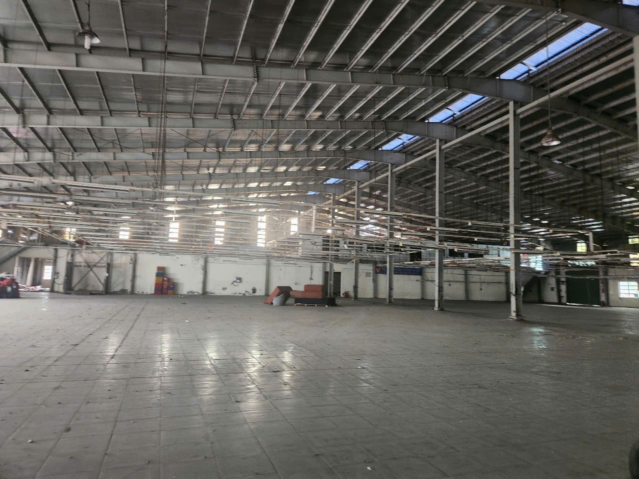 Xưởng cần bán ngay khu CN Hạnh Phúc. Long An - khuôn viên: 7.100m - Xưởng: 3.840m  