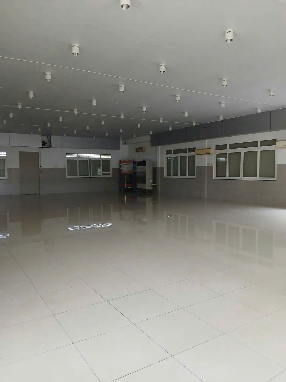  Cho thuê kho xưởng đường Dương Đình Cúc. Bình Chánh - Diện tích: 5.000m  - Giá : 250 triệu/tháng 