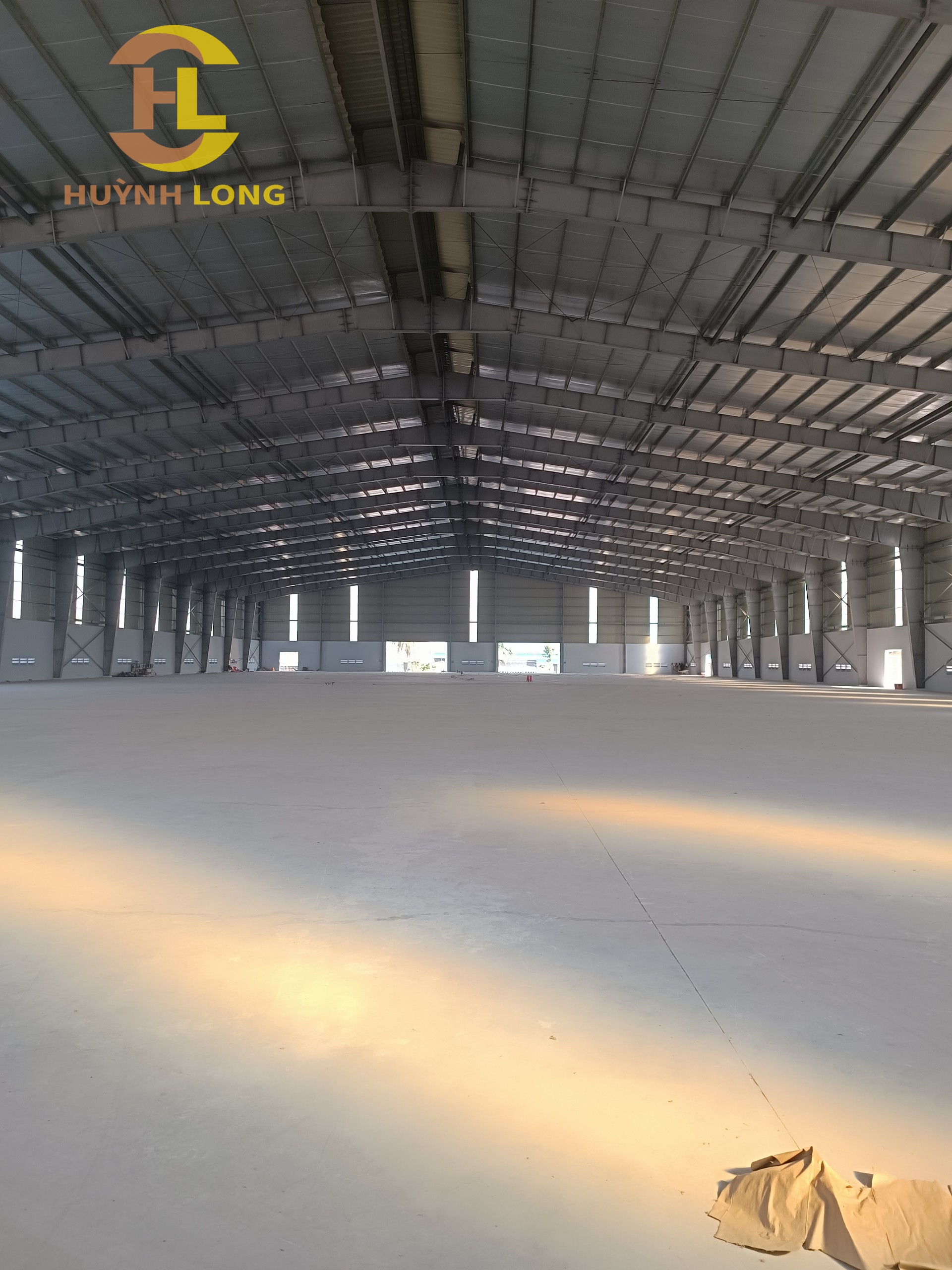 Cho thuê kho trong khu CN Đức Hòa, Long An - Diện tích khuôn viên: 11.000m2 - Diện tích xưởng: 7.000m2 - Giá: 3,5 usd/m -  Đt: 0902.113.578