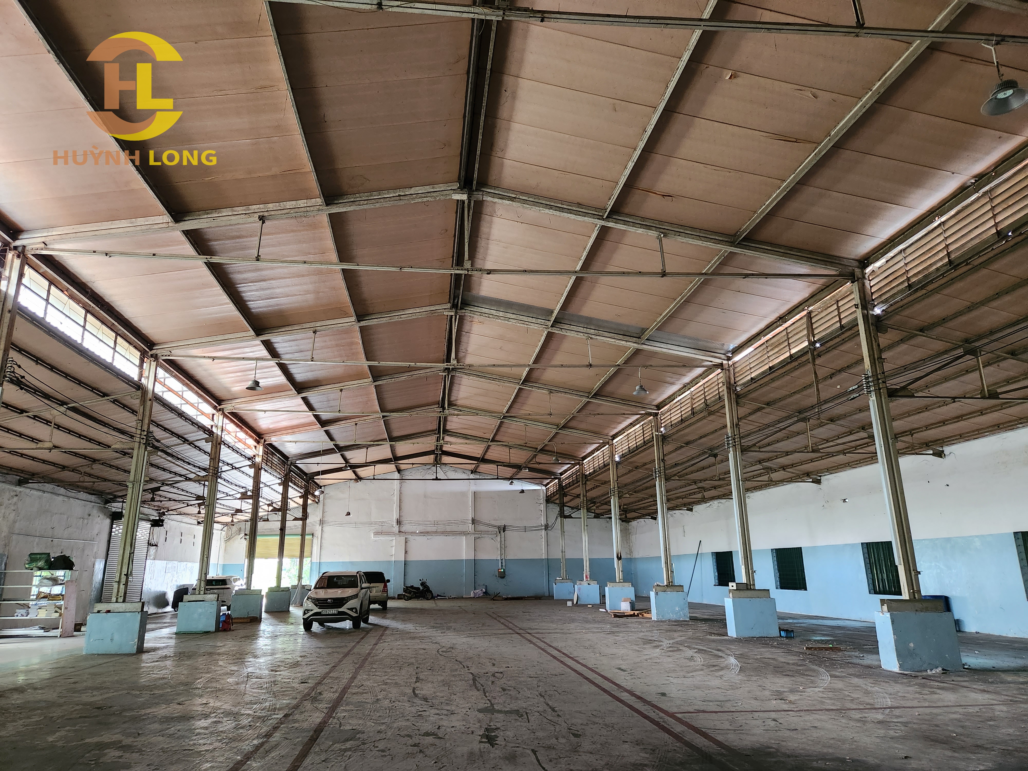 Cho thuê kho xưởng đường Quốc Lộ 1a, Bình Tân. - Diện tích: 1300m2 (27*48) - Giá : 100 triệu/tháng  - Liên hệ 0902.113.578 