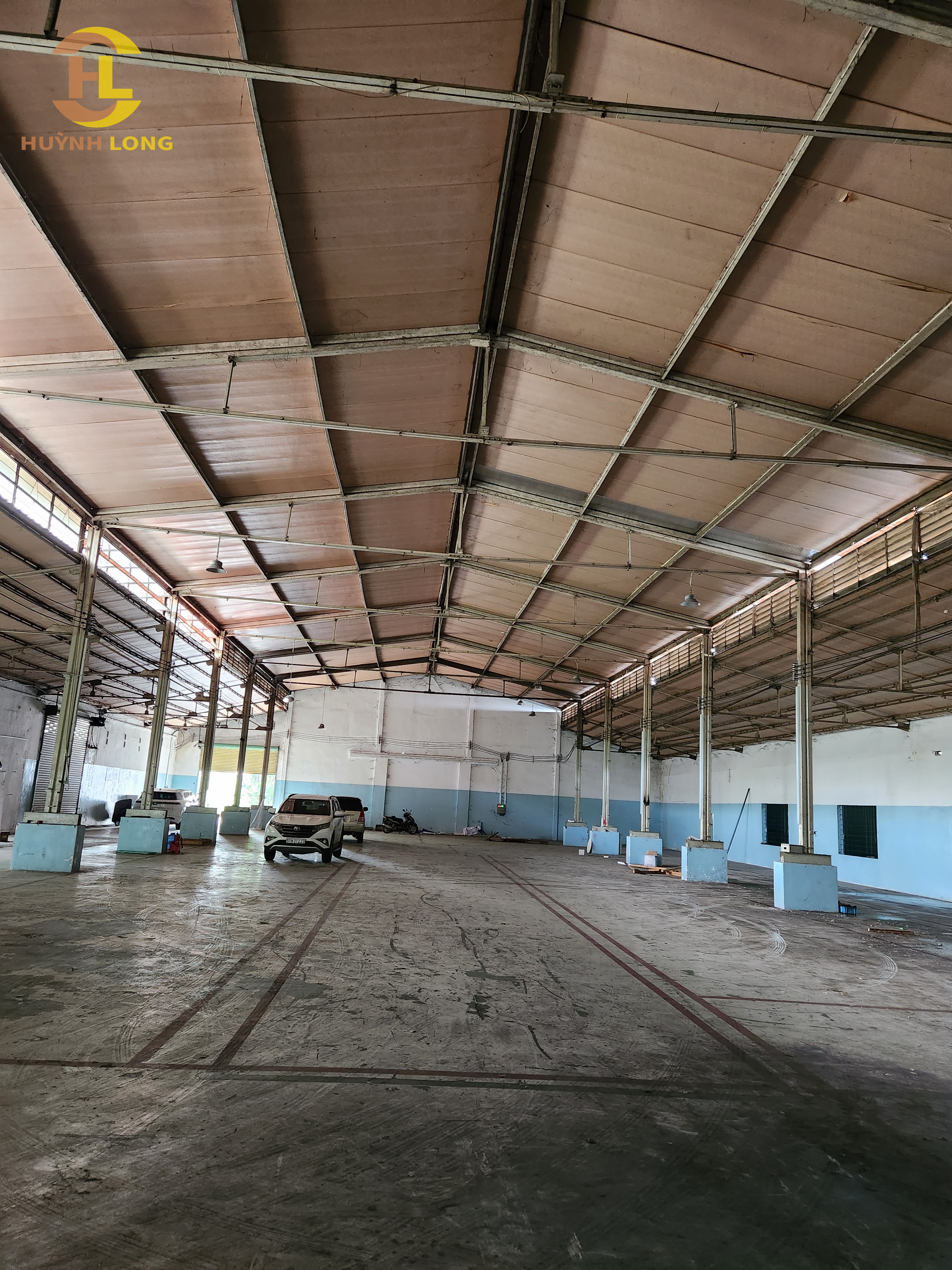 Cho thuê kho xưởng đường Quốc Lộ 1a, Bình Tân. - Diện tích: 1300m2 (27*48) - Giá : 100 triệu/tháng  - Liên hệ 0902.113.578 