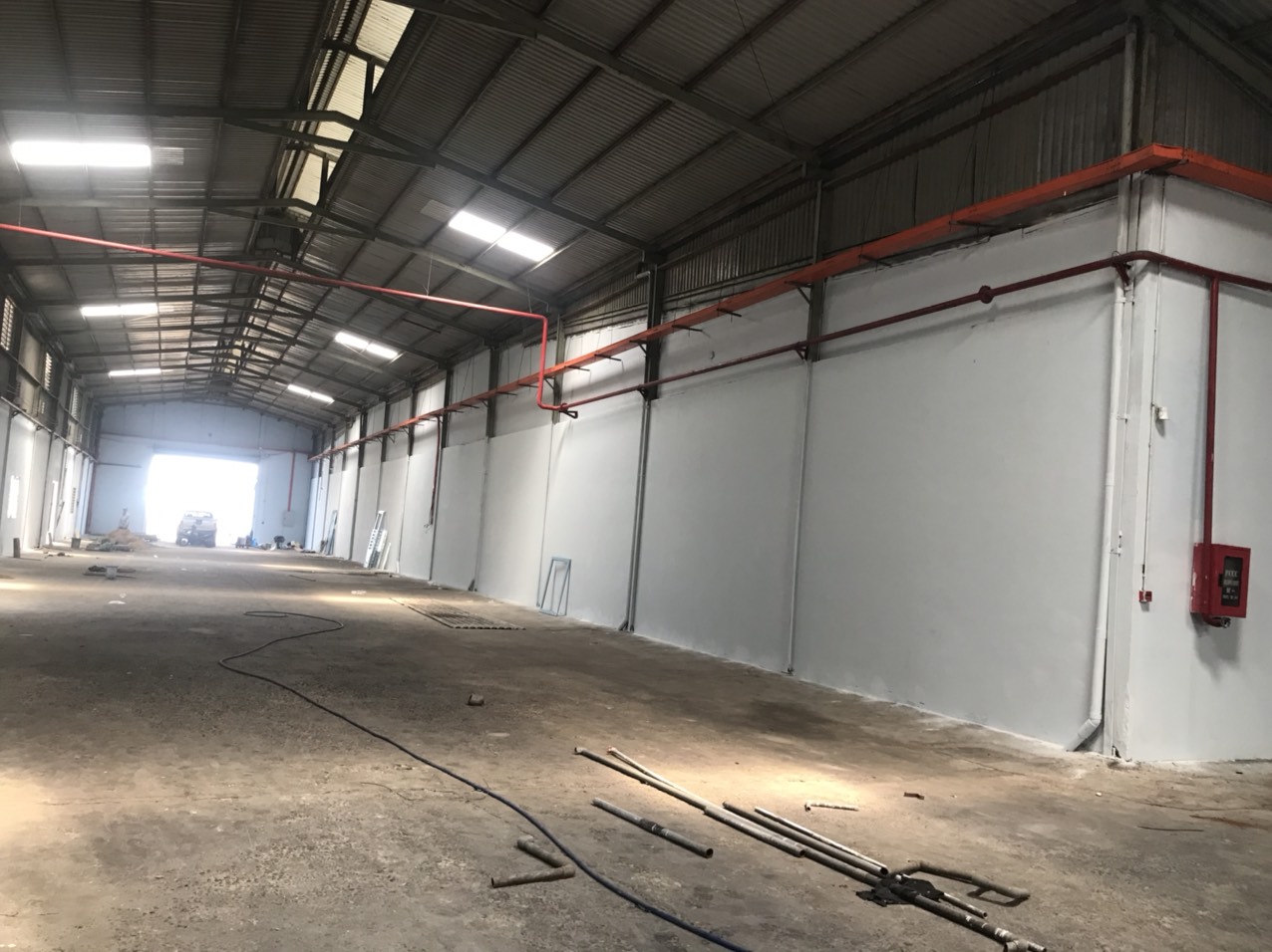        Cho thuê kho xưởng đường Tỉnh lộ 825, Đức Hoà, Long An - Diện tích: 2400m2 - Giá: 50k/m2/ tháng - Liên hệ 0902.113.578 