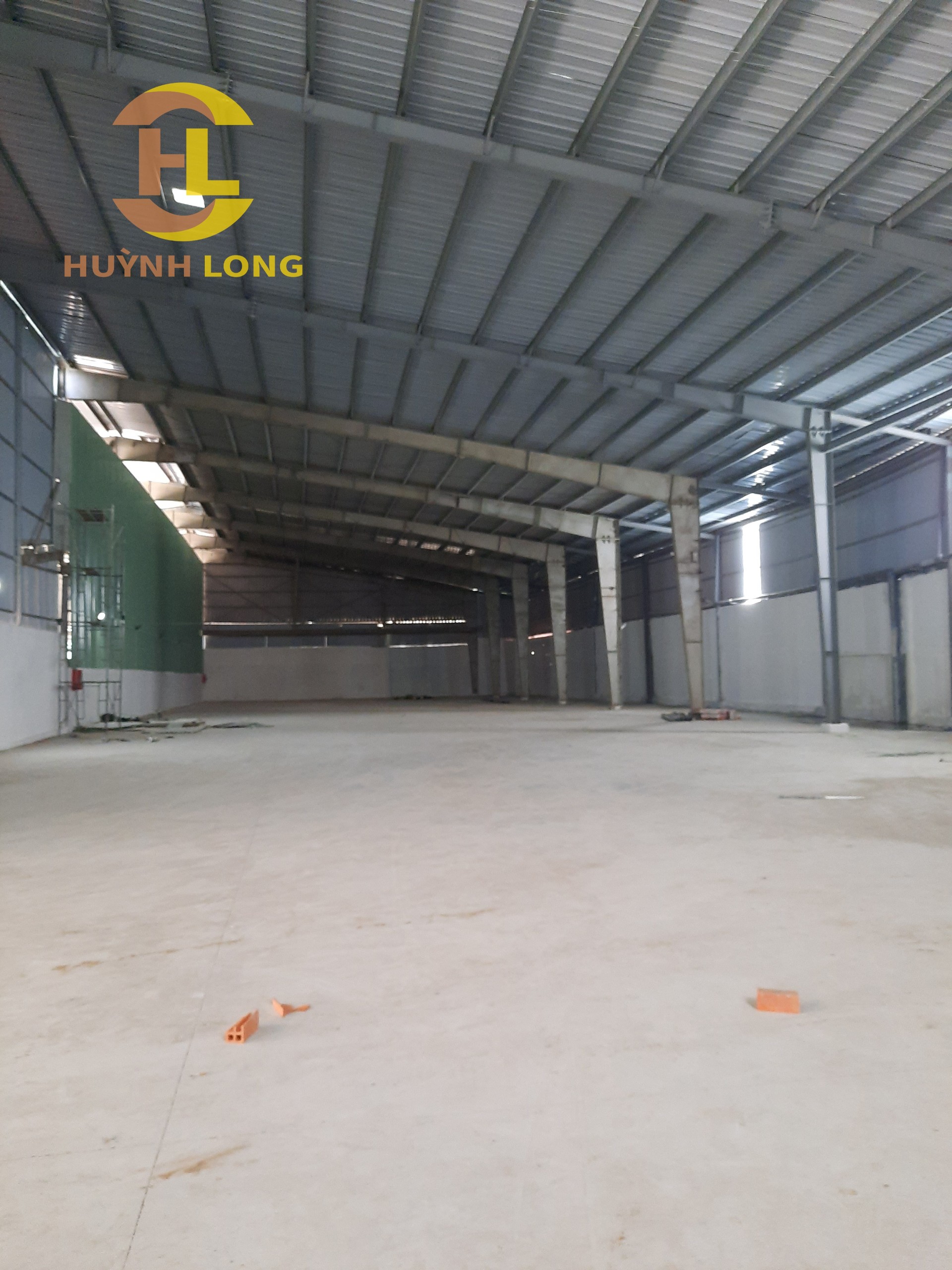 Kho đang trống cho thuê tại khu CN Tân Bình. Diện tích; 1.720m2, Giá: 5,5 usd/m. PCCC tự động . LH: 0902.113.578