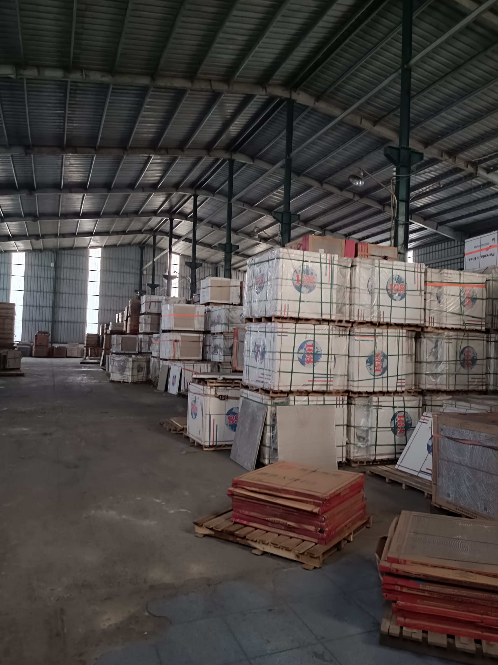       Cho thuê kho xưởng đường Hương Lộ 8, Bến Lức, Long An - Diện tích: 2000m2 - Giá: 55k/m2/ tháng - Liên hệ 0902.113.578 