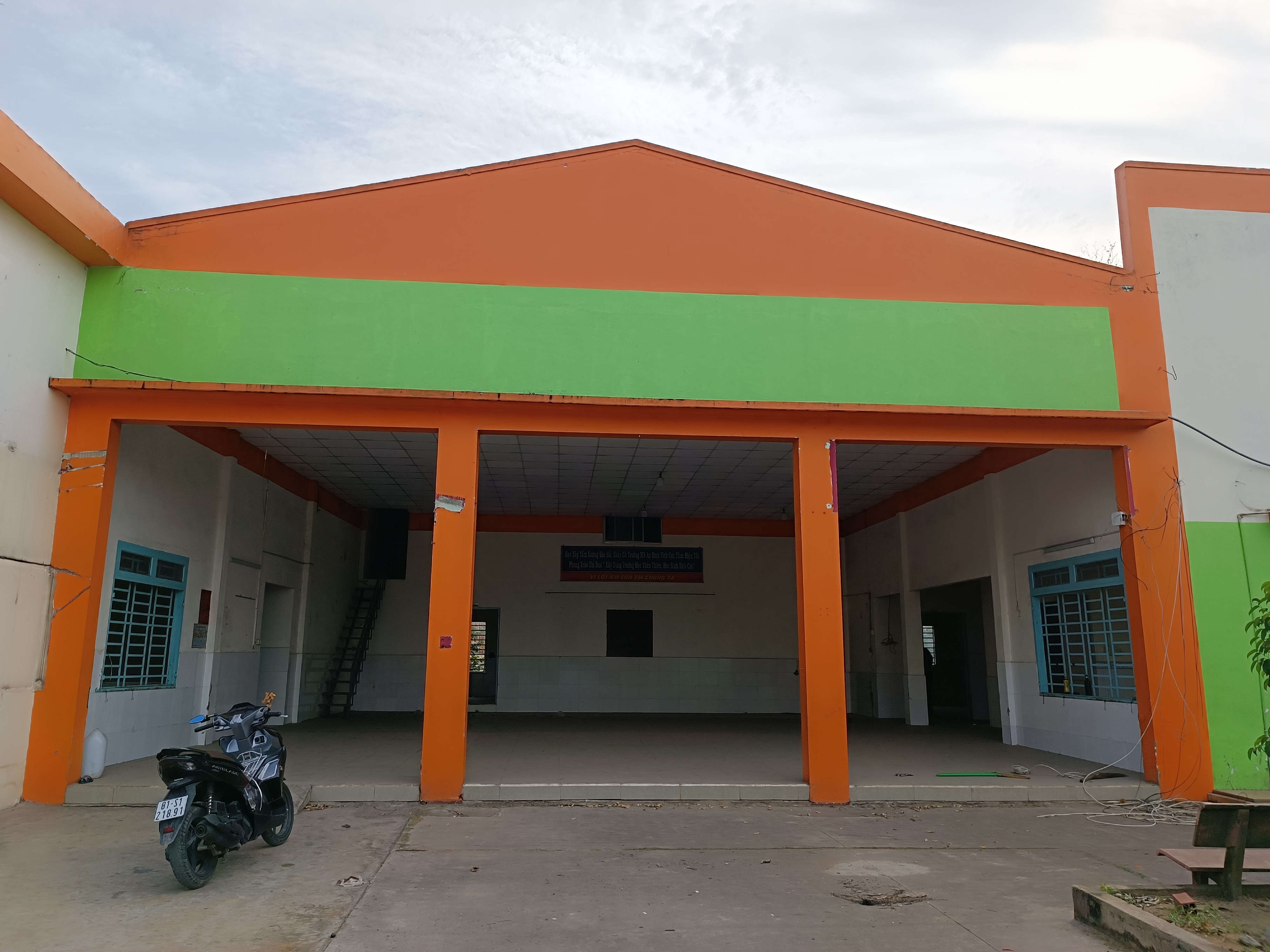      Cho thuê kho đường Công Nghệ Mới, Bình Chánh - Diện tích: 1200m2 - Giá: 50 triệu/ tháng - Liên hệ 0902.113.578