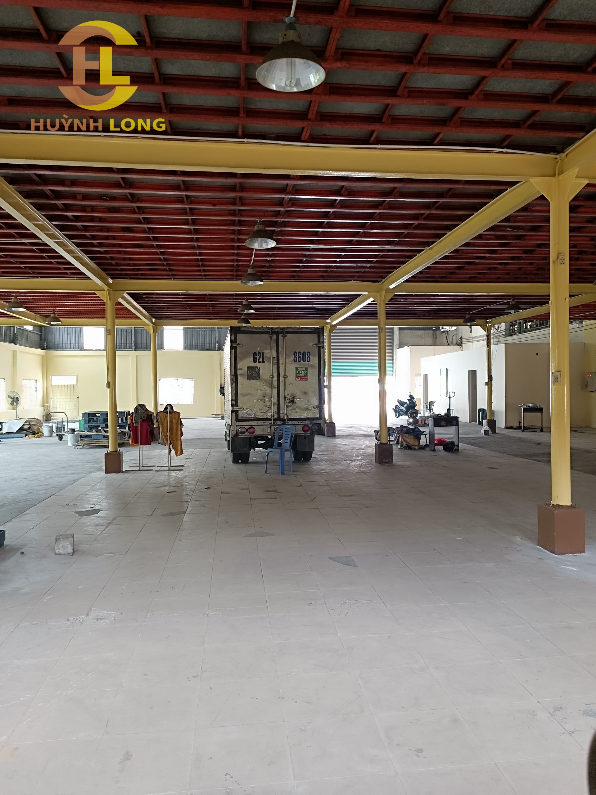 Cho thuê kho xưởng đường Nguyễn Hữu Trí, Bình Chánh. - Diện tích: 1.100m2 - Giá : 65 triệu/tháng - Liên hệ 0902.113.578 