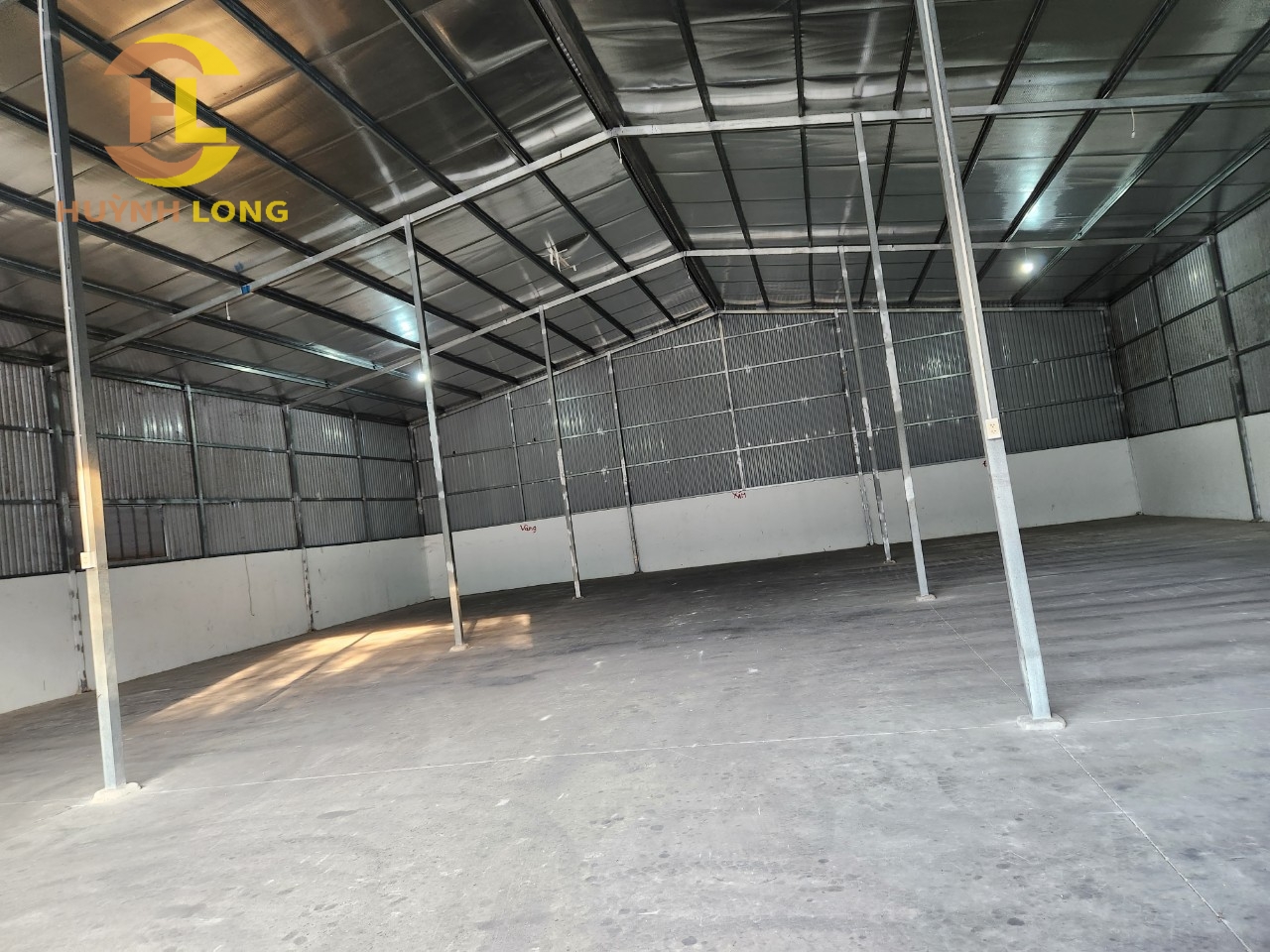 Cho thuê kho xưởng đường Quốc Lộ 1a, Bến Lức. - Diện tích: 500m2 - Giá :  25 triệu/tháng - Liên hệ 0902.113.578 