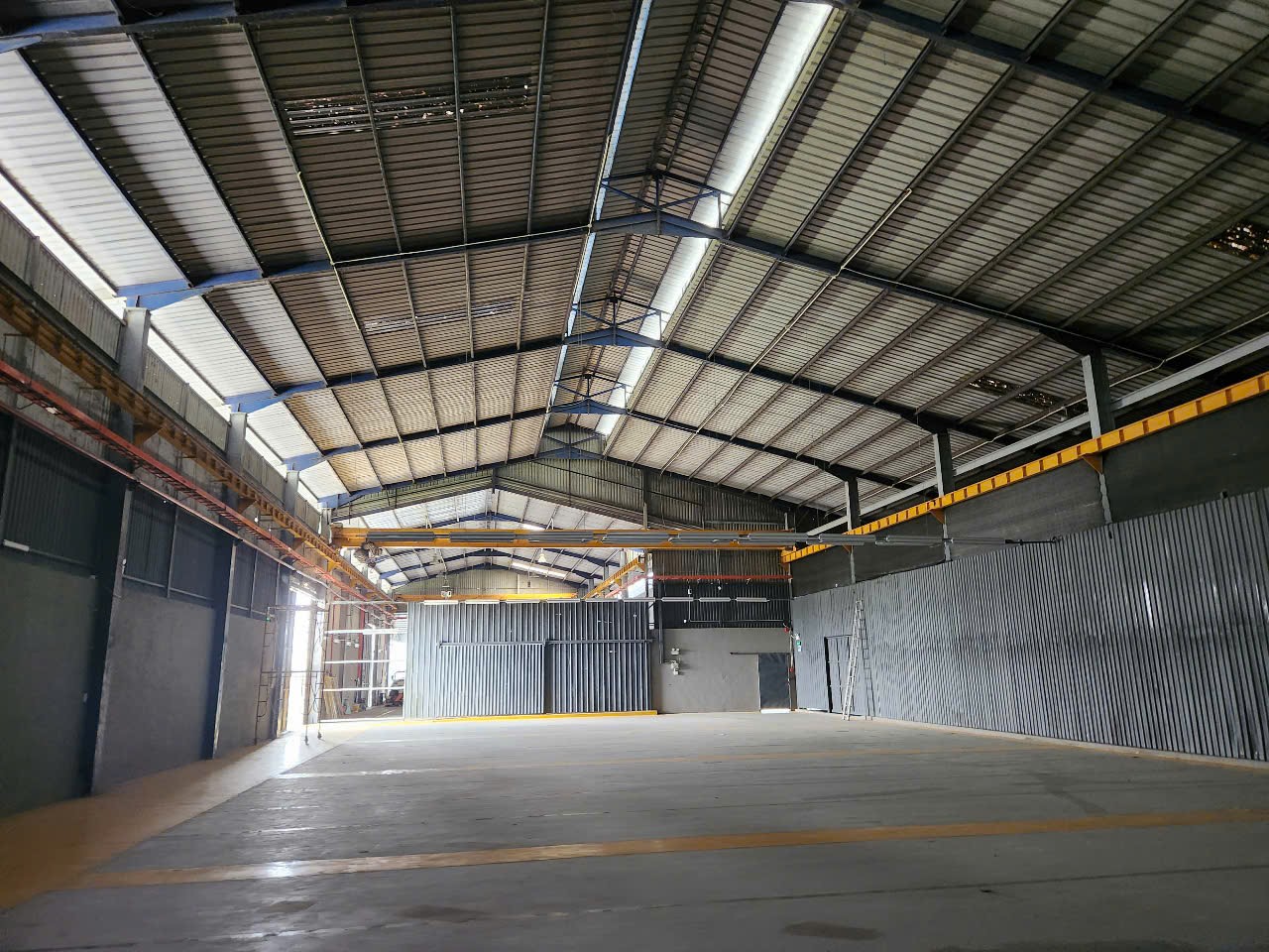 Cho thuê kho xưởng đường Nguyễn Cửu Phú. Bình Chánh. - Xưởng: 1.200m - gía 90 triệu/tháng