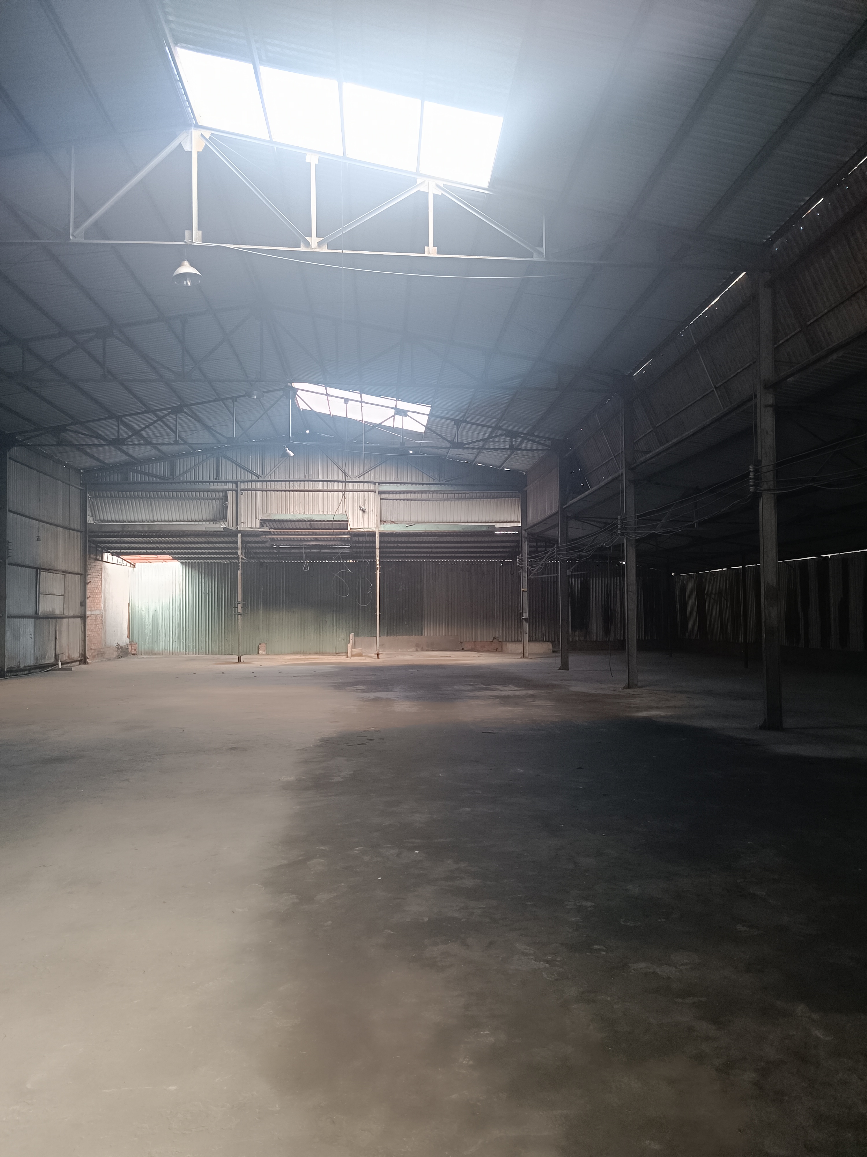           Cho thuê các kho xưởng Lê Minh Xuân, Bình Chánh - Xưởng 1: 1000m2; Giá: 35 triệu - Xưởng 2: 700m2; Giá: 25 triệu - Xưởng 3: 1100 m2; Giá: 12 triệu -Xưởng 4: 1200m2; Giá: 75 triệu - Liên hệ 0902.113.578 