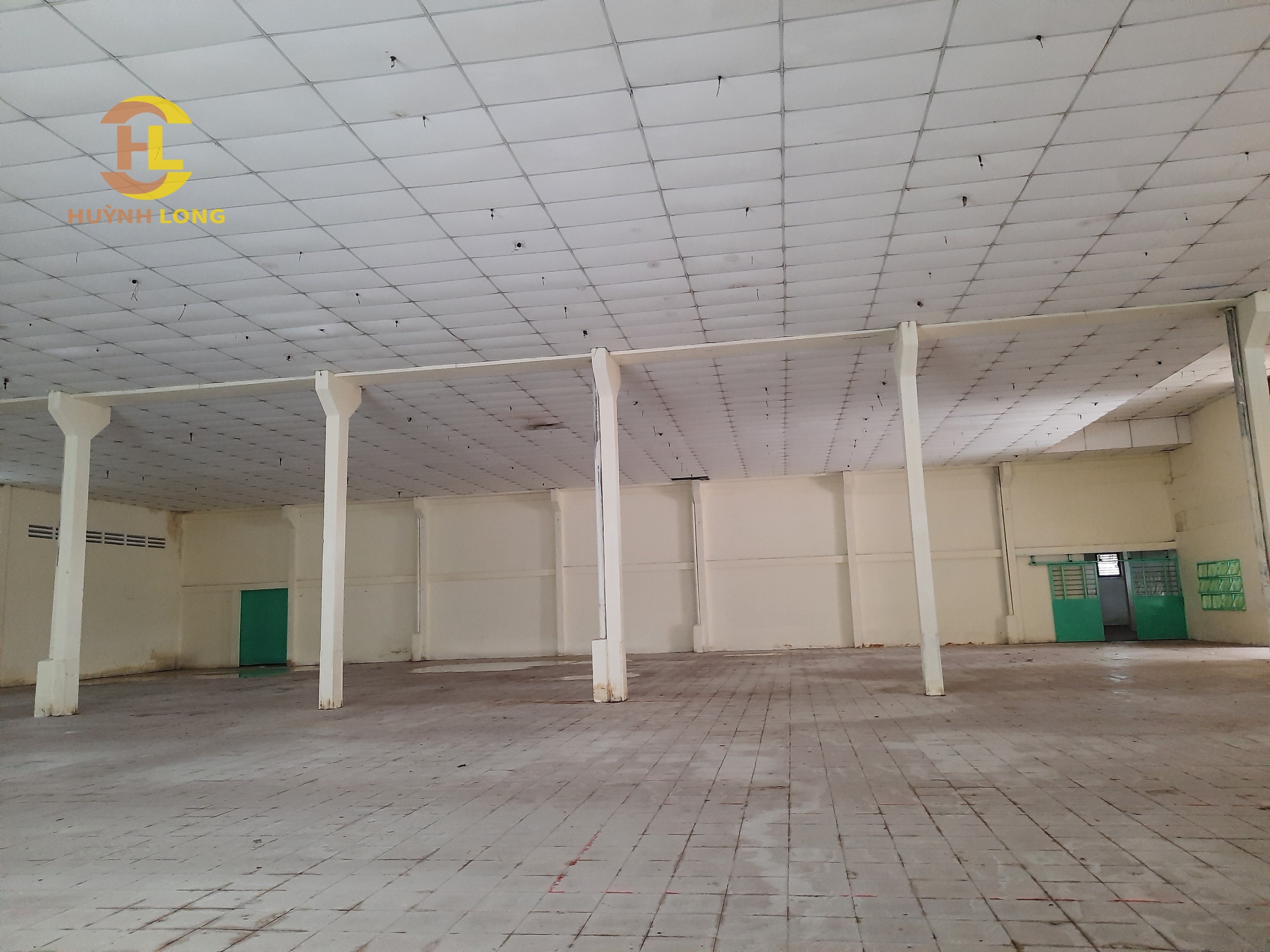 Cho thuê kho xưởng đang trống đường Hòa Bình, Tân Phú. Diện tích tổng: 3.000m2. Giá: 220 triệu/tháng. LH: 0902.113.578