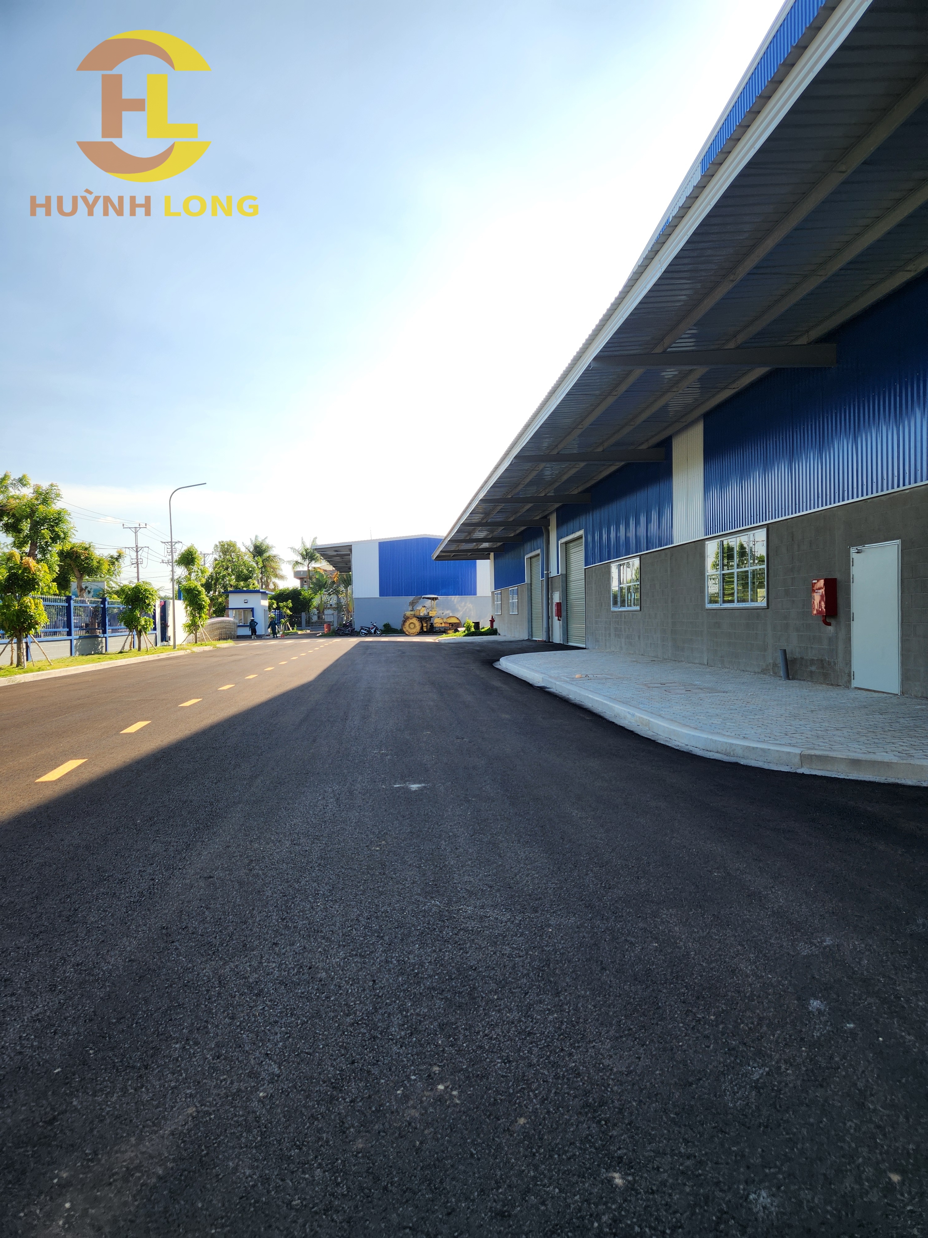 Cho thuê kho trong khu CN Huyện Cần Giộc, Long An - Diện tích khuôn viên: 10.000m2 - Nhà xưởng : 1.600m2 - Giá 90 nghìn/m2 - Đt: 0902.113.578