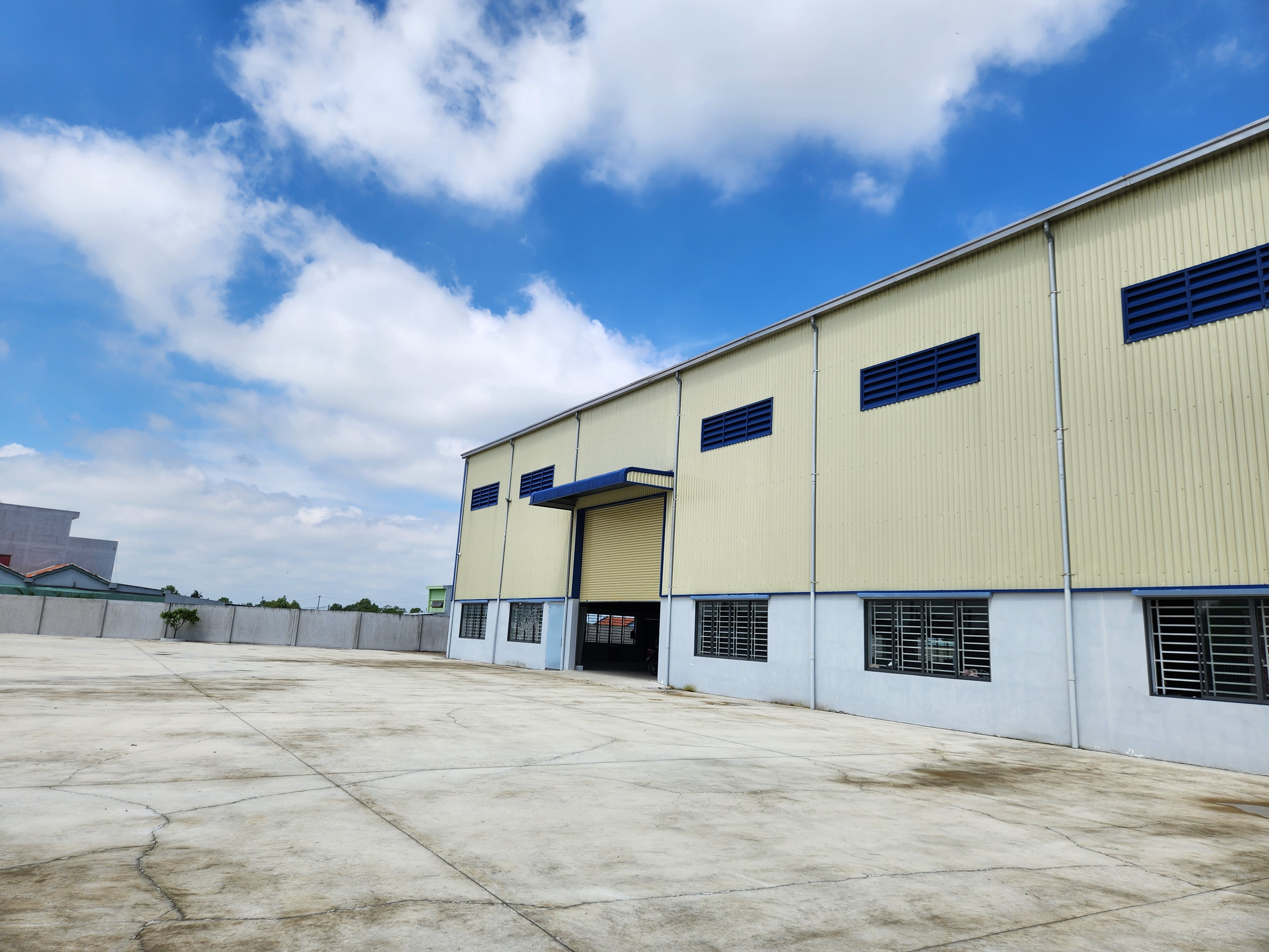 Kho cho thuê Ql1a, Bến Lức. Long An - Diện tích: 10.000m2 - Giá 100 triệu/tháng . Liên hệ 0902.113.578