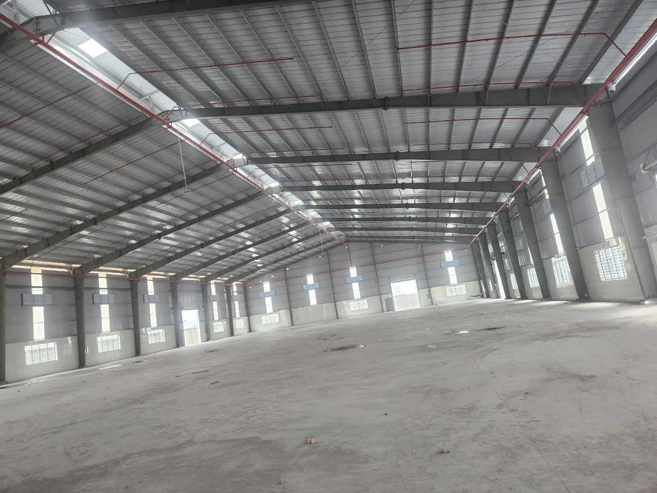 Cho thuê kho xưởng khu CN Bến Lức. Long An. - Tổng diện tích: 5.000m - Diện tích xưởng: 3.500m 