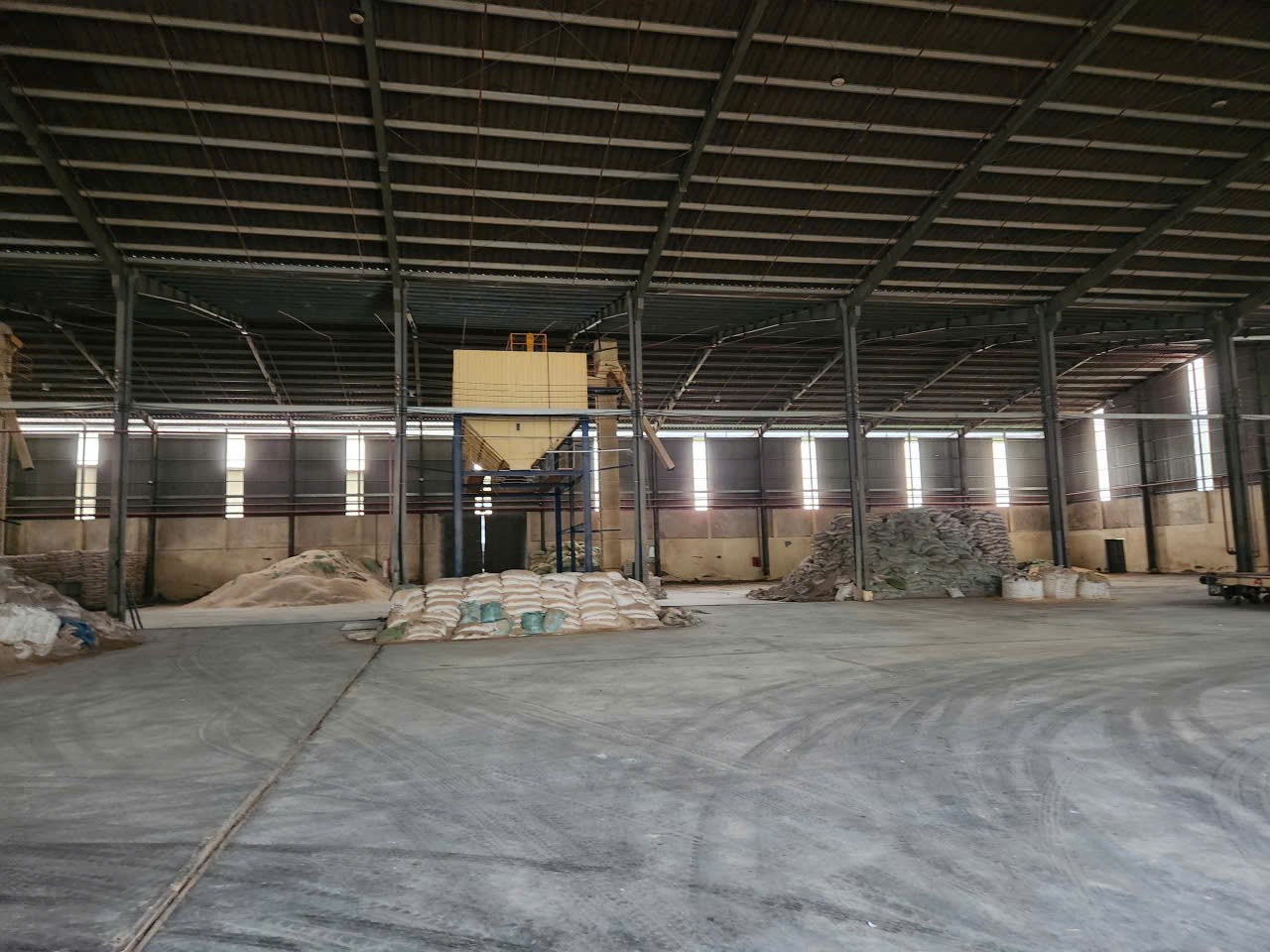 Cho thuê kho xưởng đường tỉnh lộ 62 Tân An. Long A - Nhà Xưởng: 4.930m  - Giá : 70 nghìn/m