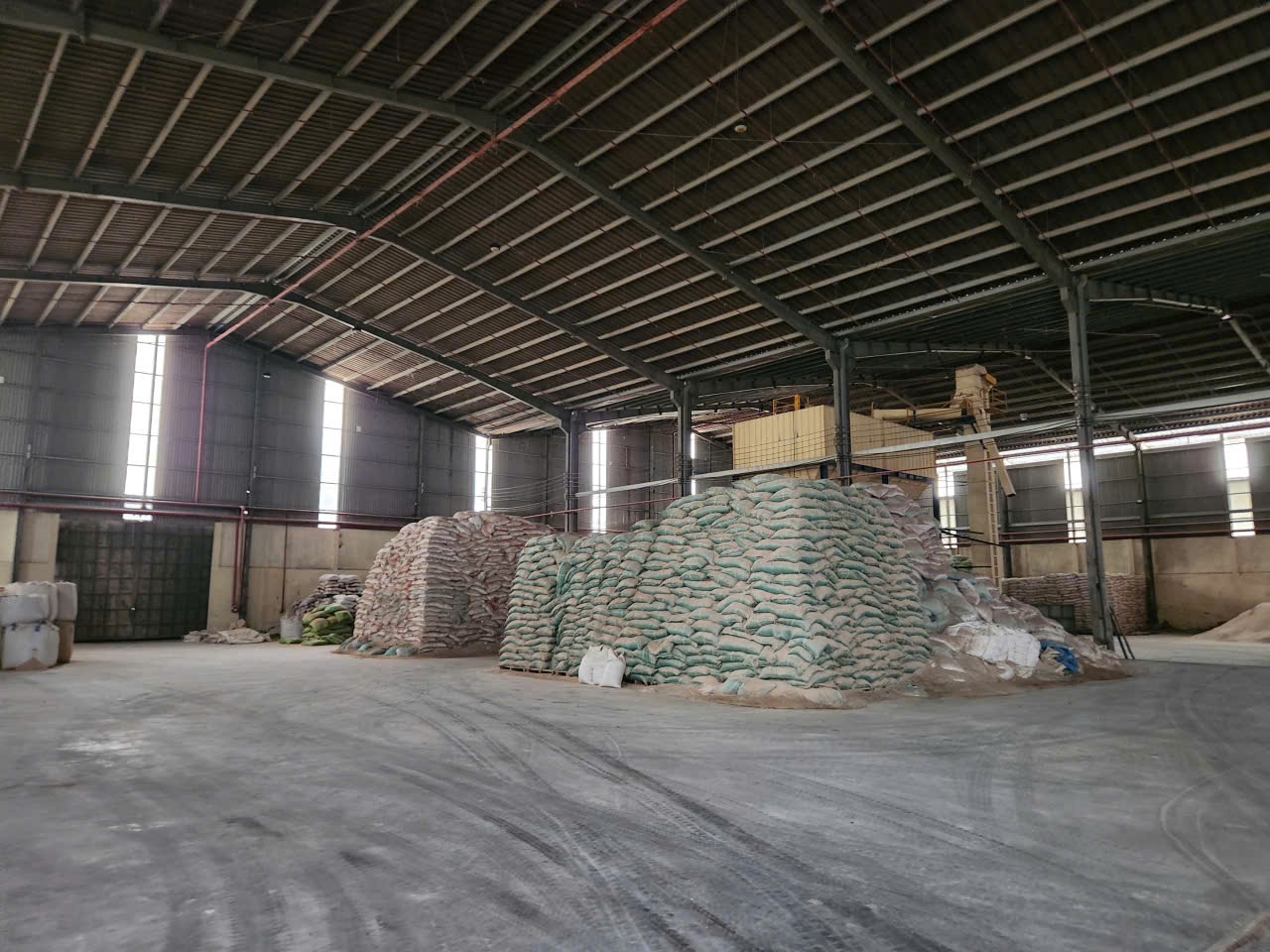 Cho thuê kho xưởng đường tỉnh lộ 62 Tân An. Long A - Nhà Xưởng: 4.930m  - Giá : 70 nghìn/m