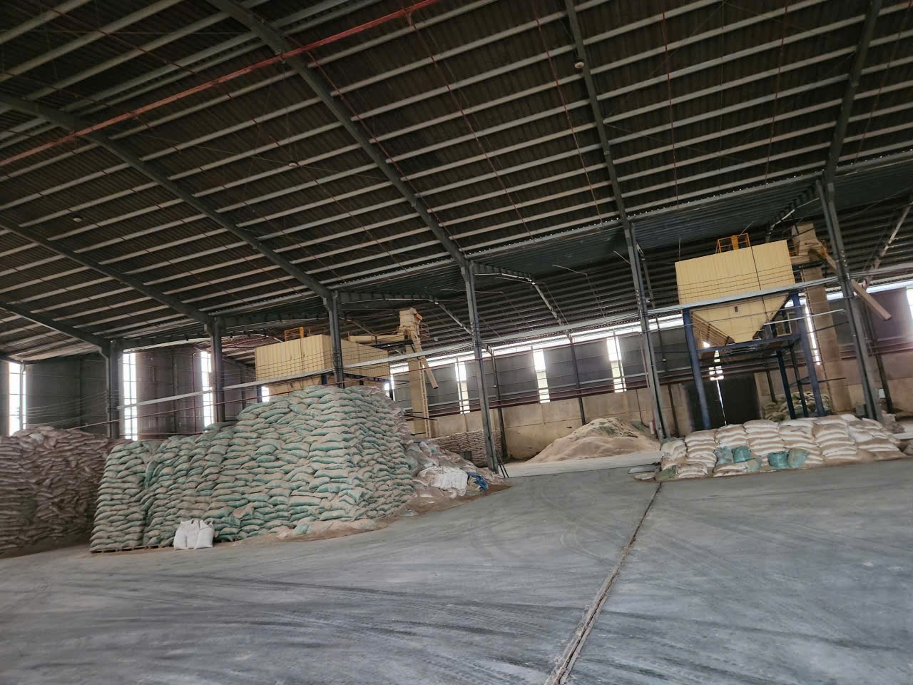 Cho thuê kho xưởng đường tỉnh lộ 62 Tân An. Long A - Nhà Xưởng: 4.930m  - Giá : 70 nghìn/m