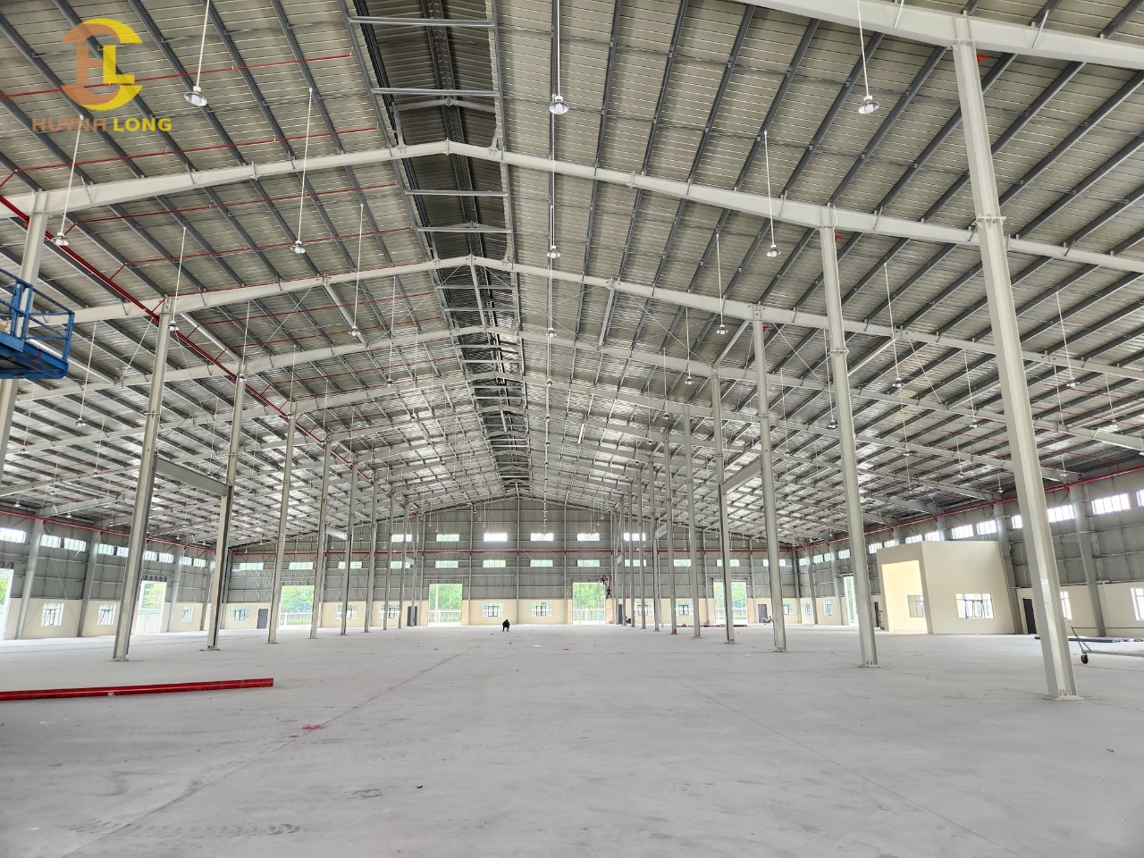 Cho thuê kho trong khu CN Bến Lức, Long An - Diện tích khuôn viên: 20.000m2 - Diện tích xưởng: 15.904m2 - Đt: 0902.113.578