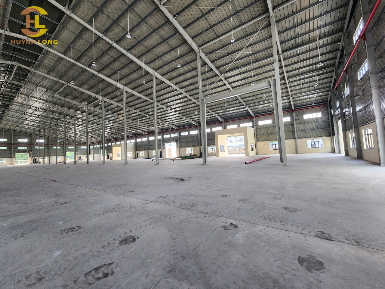 Cho thuê kho trong khu CN Bến Lức, Long An - Diện tích khuôn viên: 20.000m2 - Diện tích xưởng: 15.904m2 - Đt: 0902.113.578