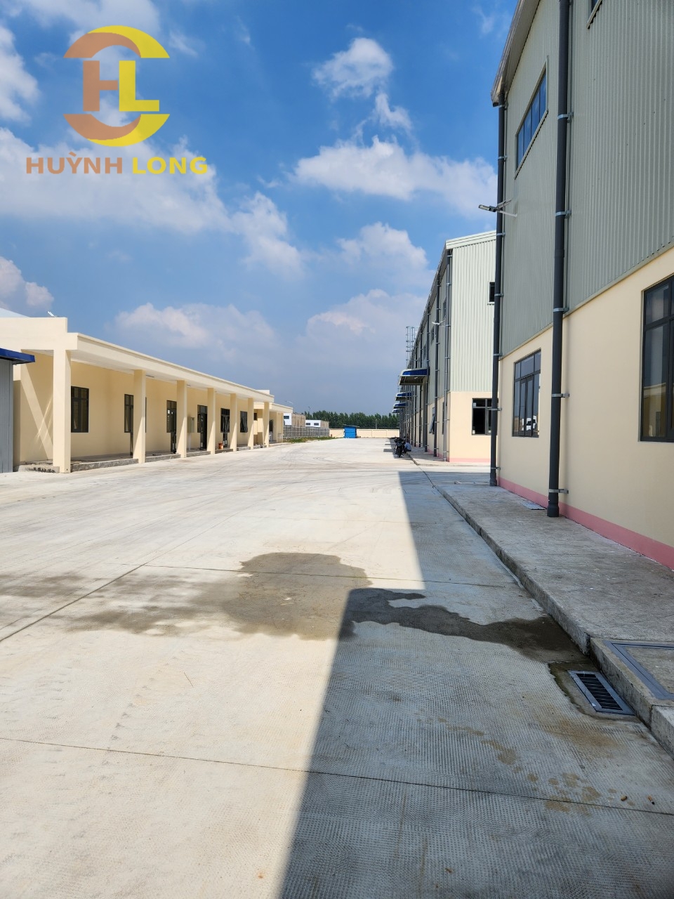 Cho thuê kho trong khu CN Bến Lức, Long An - Diện tích khuôn viên: 20.000m2 - Diện tích xưởng: 15.904m2 - Đt: 0902.113.578