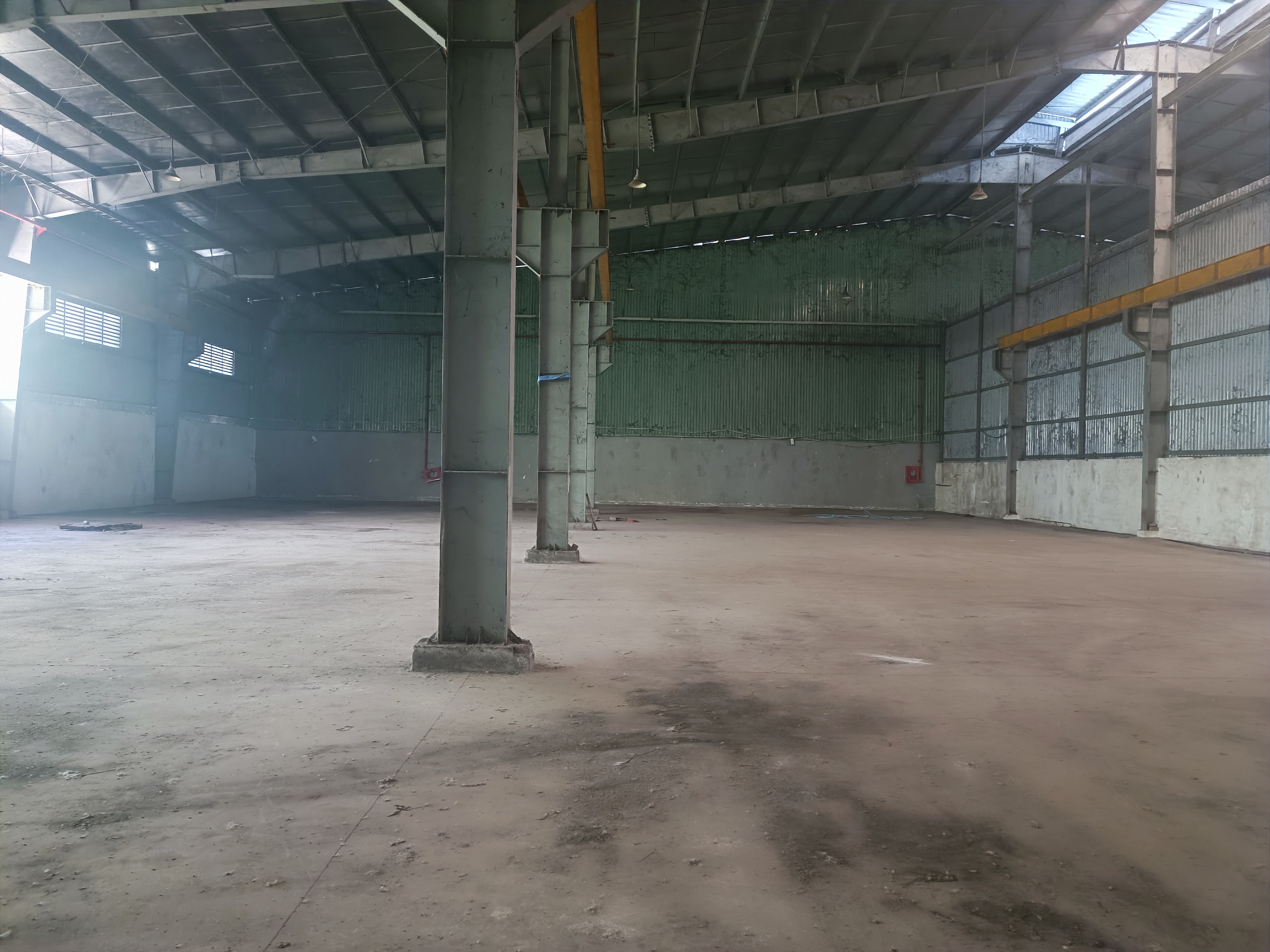        Cho thuê kho xưởng Bến Lức, Long An -Diện tích xưởng: 4000 m2 - Giá: 60k/m2 - Liên hệ 0902.113.578 