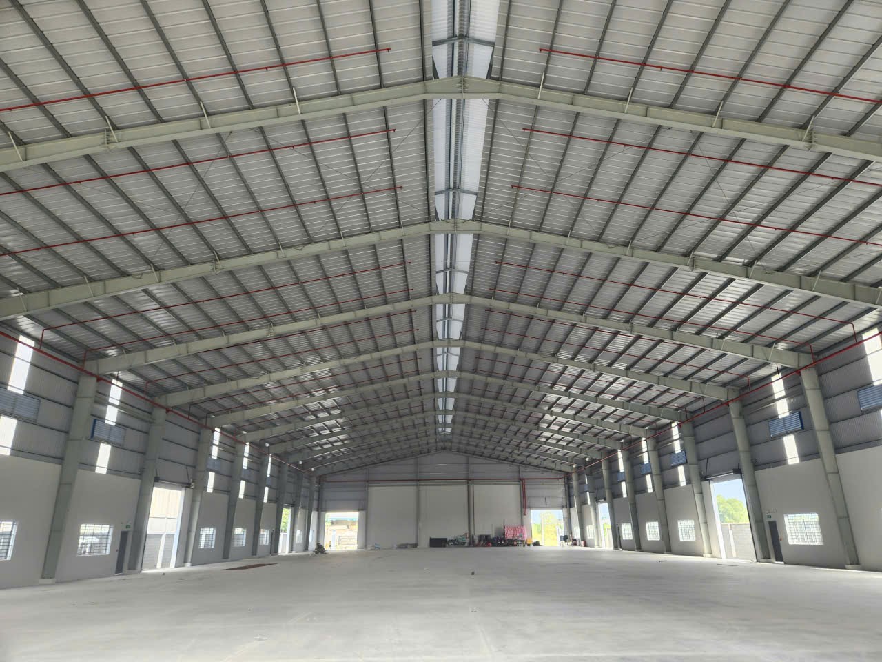 Cho thuê kho xưởng đường Nguyễn Hữu Trí. Bến Long (Tây Ninh): 5.000m  - Giá : 275 triệu/tháng