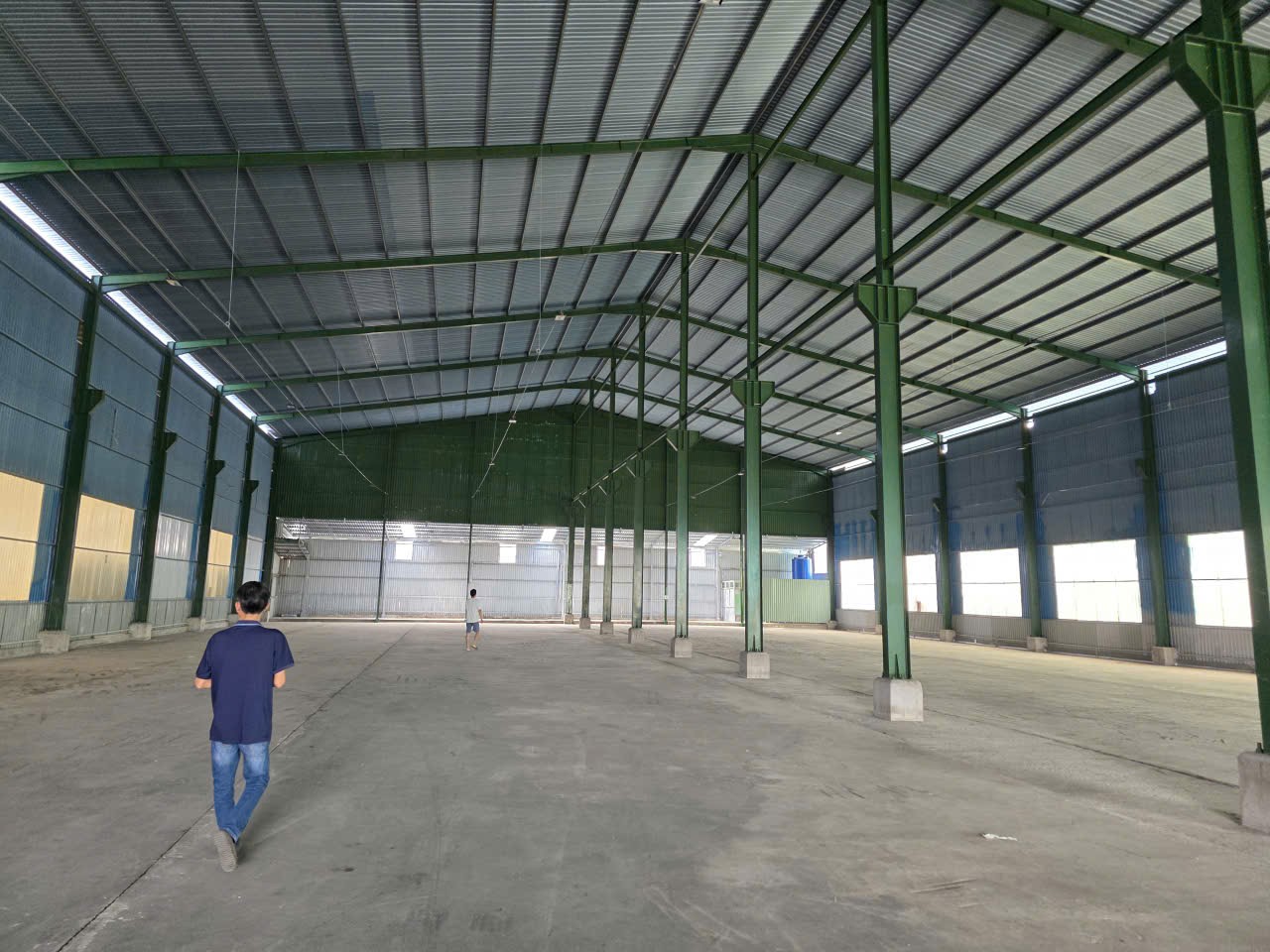 Cho thuê kho xưởng đường Quốc Lộ 1a.  Bến Lức. Long An ( Tây Ninh)  - Nhà Xưởng: 2.000m  - Giá 130 triệu/tháng