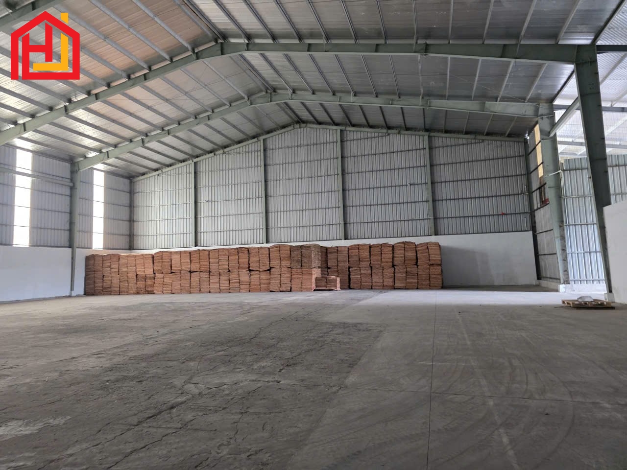 Cho thuê kho xưởng ngoài khu CN Bến Lức. - Xưởng đang trống: 1.000m và 1.200m