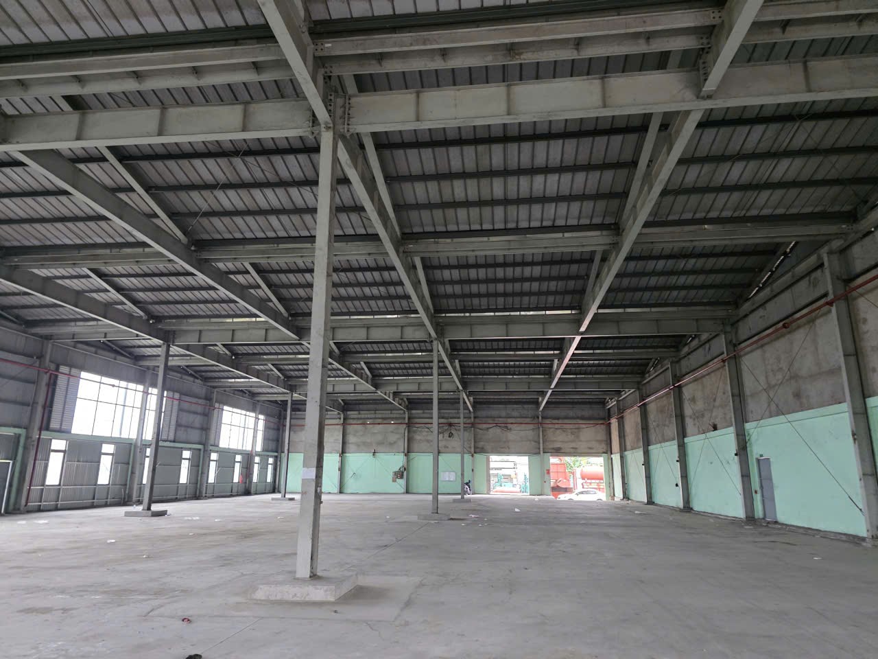 Cho thuê kho xưởng đường Nguyễn Hữu Trí. Bến Lức. Long An ( Tây Ninh) - Nhà Xưởng: 1.800m  - Giá:100 triệu/tháng.