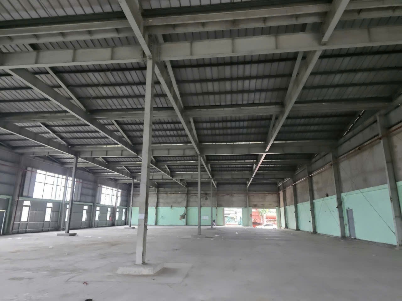 Cho thuê kho xưởng đường Nguyễn Hữu Trí. Bến Lức. Long An ( Tây Ninh) - Nhà Xưởng: 1.800m  - Giá:100 triệu/tháng.