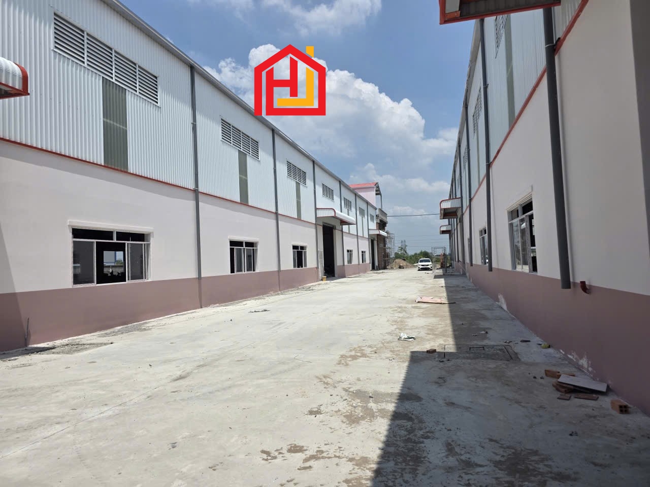 Cho thuê kho xưởng khu CN Hải Sơn, Đức Hòa. Tây Ninh (Long An) - Nhà Xưởng : 6.500m2 - Văn Phòng: 900m - Giá: 90 nghin/m xưởng