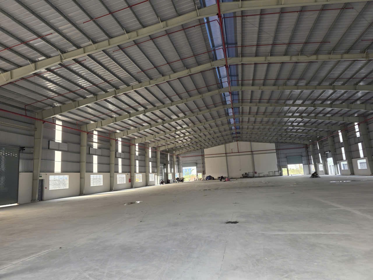 Cho thuê kho xưởng khu CN Hải Sơn - Nhà Xưởng : 13.000m - Giá: 90 nghin/m xưởng