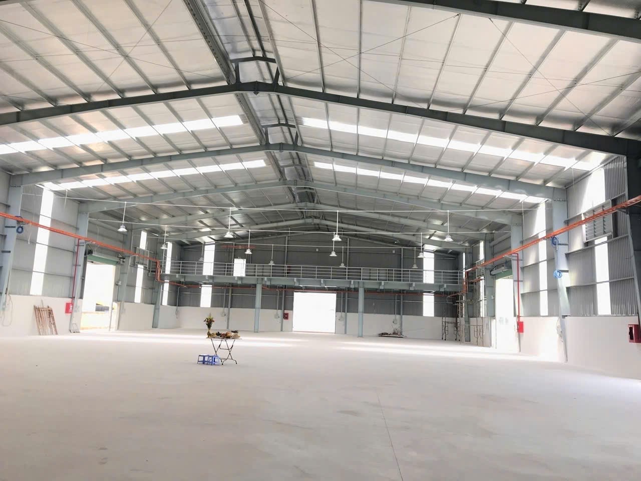 Cần chuyển nhượng nhà xưởng khu CN Long Hậu Tổng diện tích: 2.750m