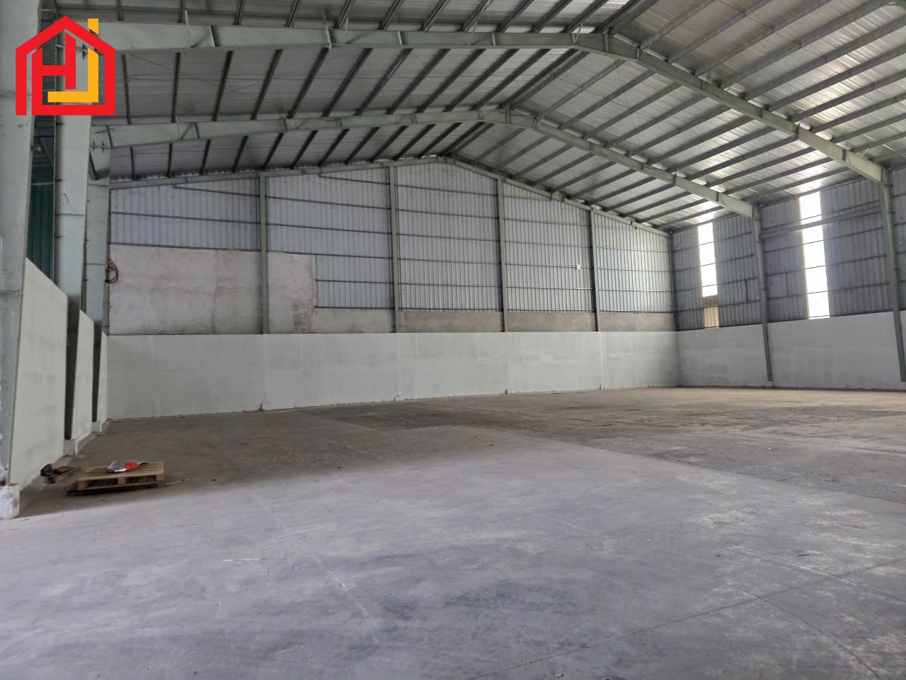 Cho thuê kho xưởng ngoài khu CN Bến Lức. - Xưởng đang trống: 1.000m và 1.200m