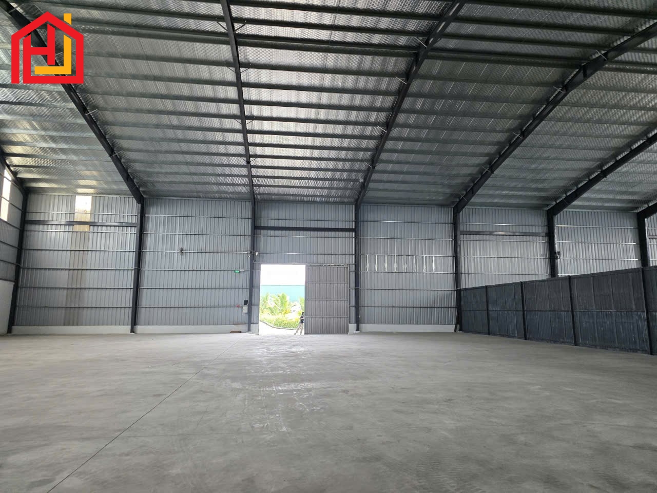 Cho thuê kho xưởng ngoài khu CN Bến Lức. - Xưởng đang trống: 1.000m và 1.200m