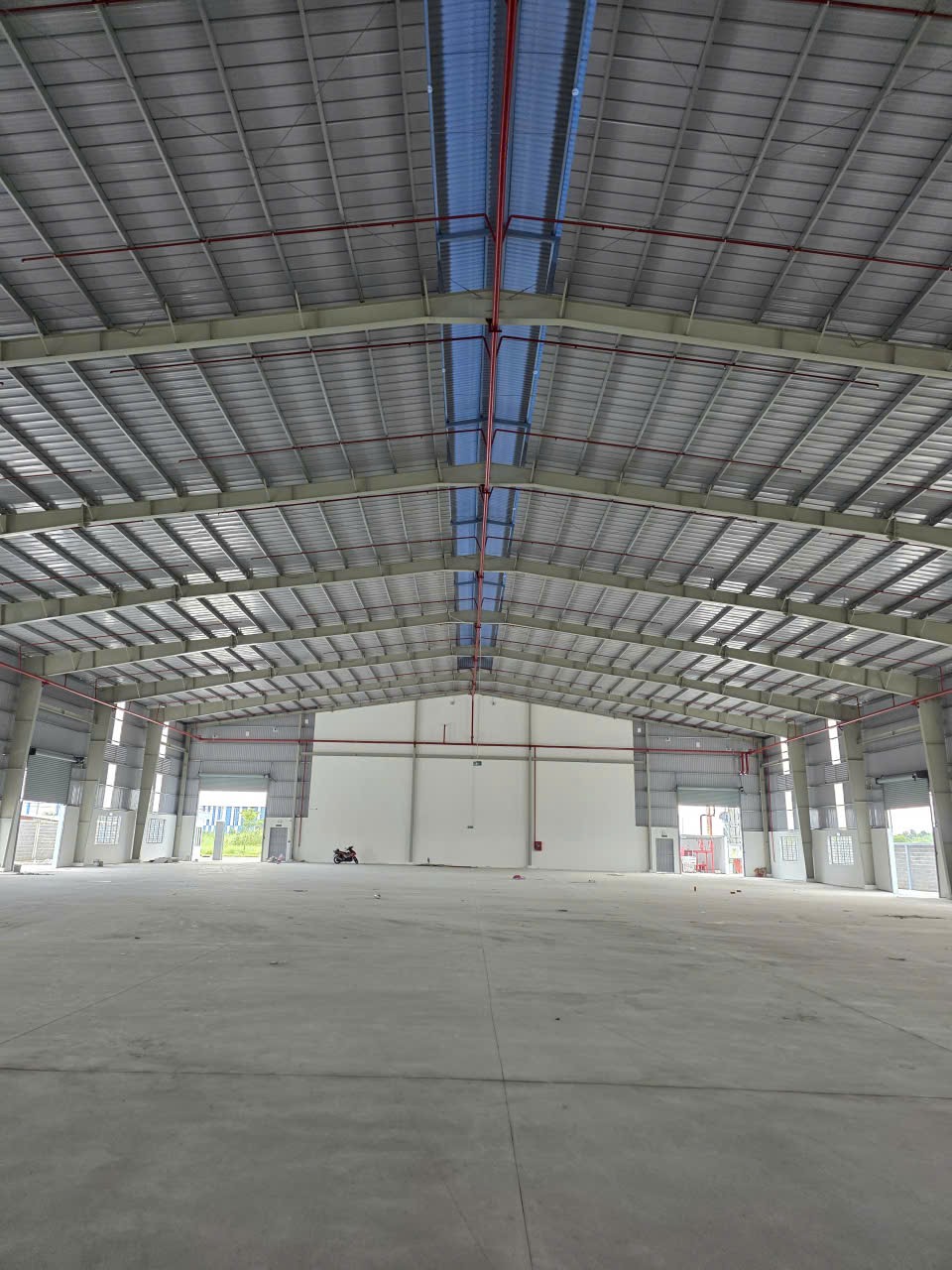 Nhà Xưởng Chuyển Nhượng trong  khu CN, Đức Hòa, Tây Ninh ( Long An) - Diện tích: 7,500m - Giá 67 tỷ (thương lượng)